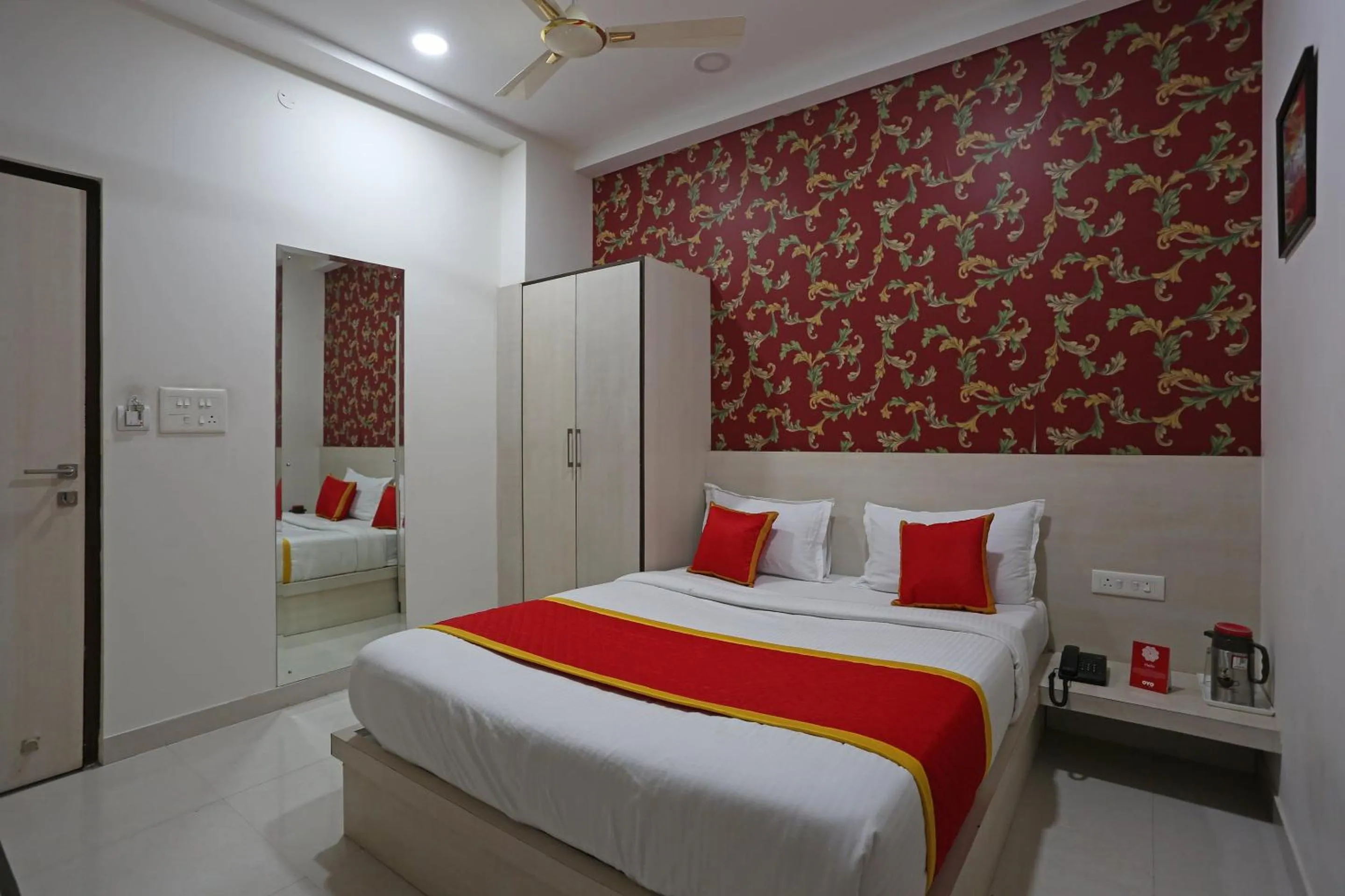 Bedroom, Bed in Super Capital O Swastika