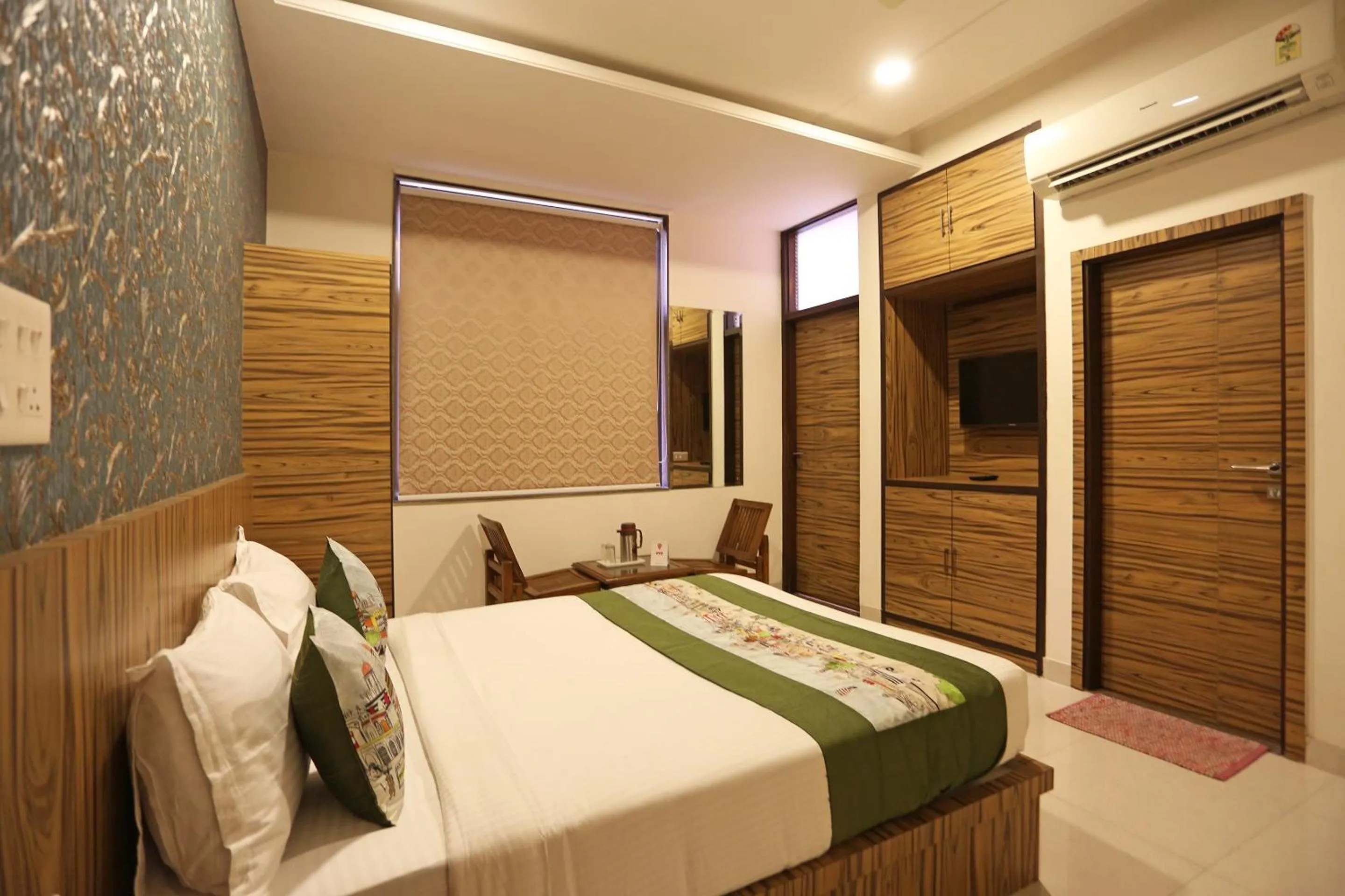 Bedroom, Bed in Super Capital O Swastika