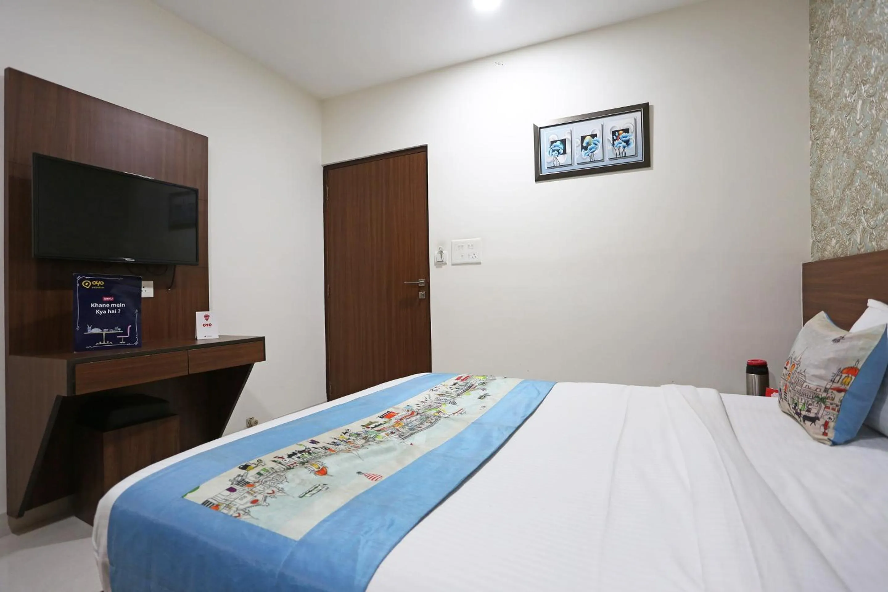 Bedroom, Bed in Super Capital O Swastika