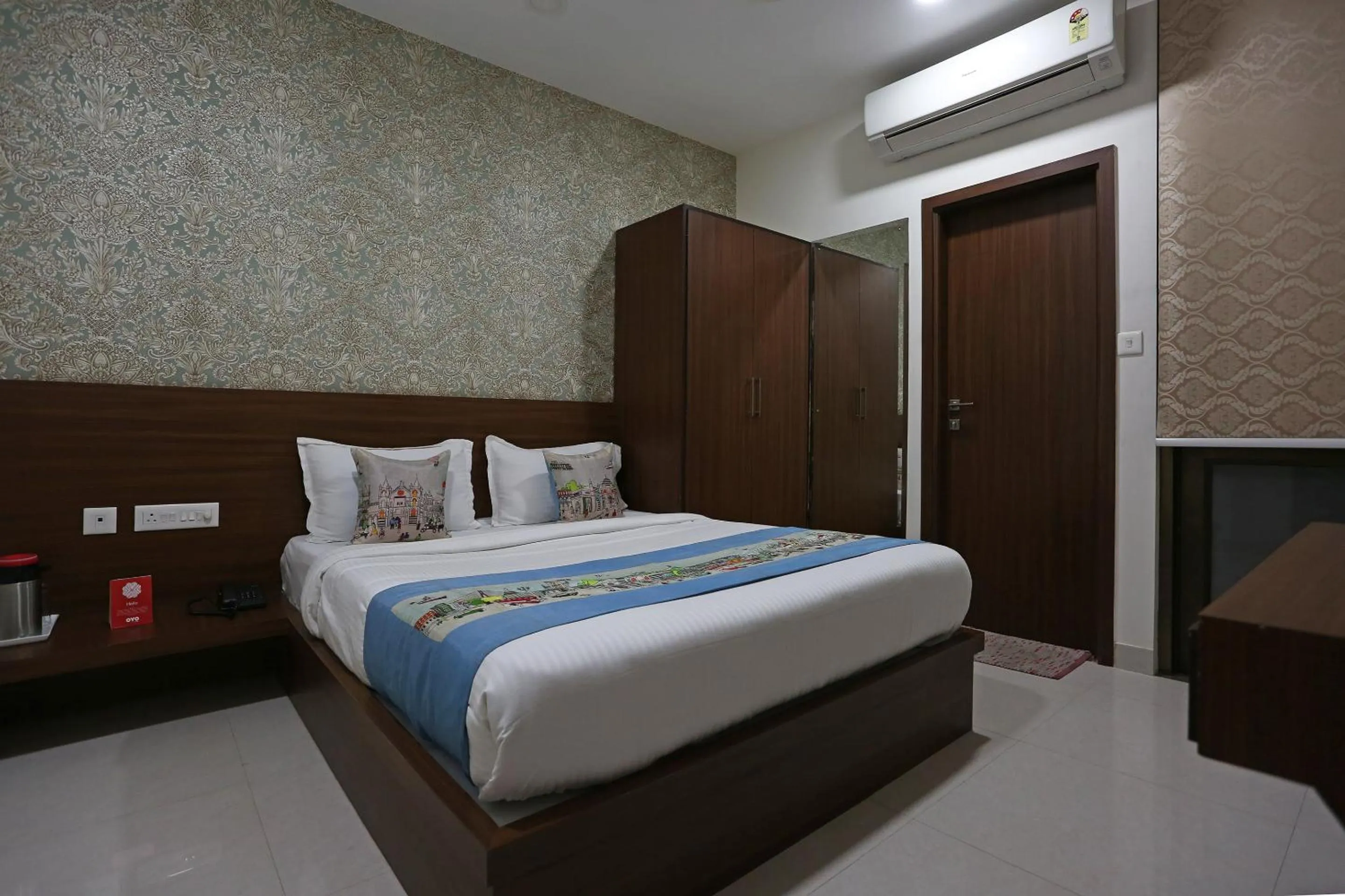 Bedroom, Bed in Super Capital O Swastika