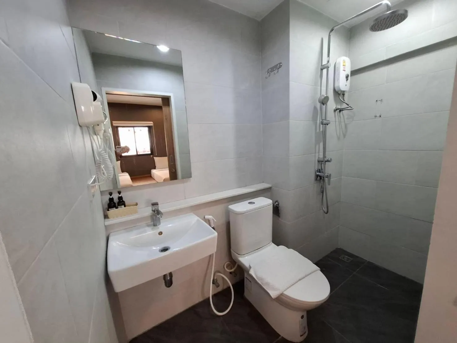 Bathroom in Collection O Pratunam 19 Hotel