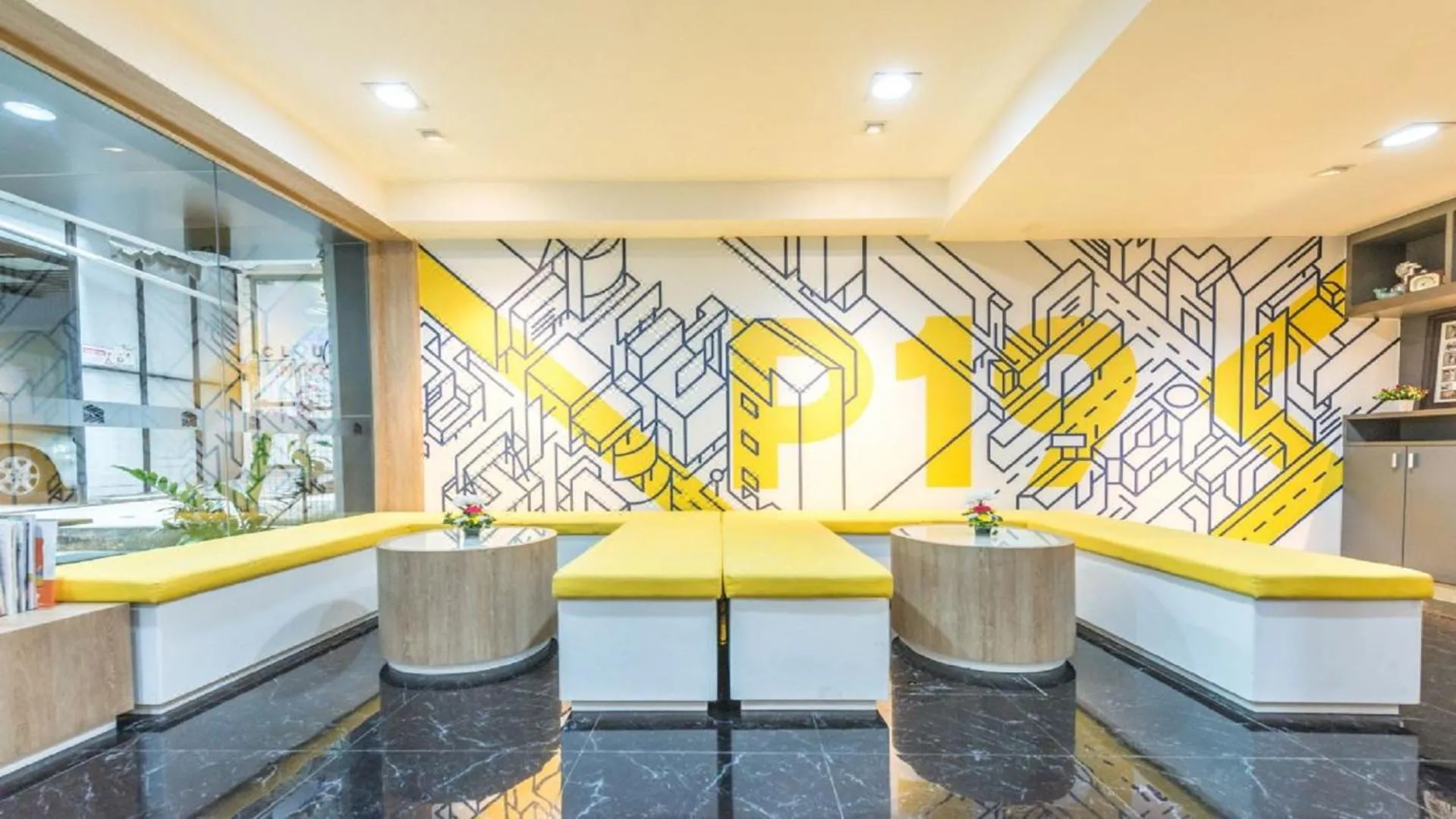 Seating area in Collection O Pratunam 19 Hotel