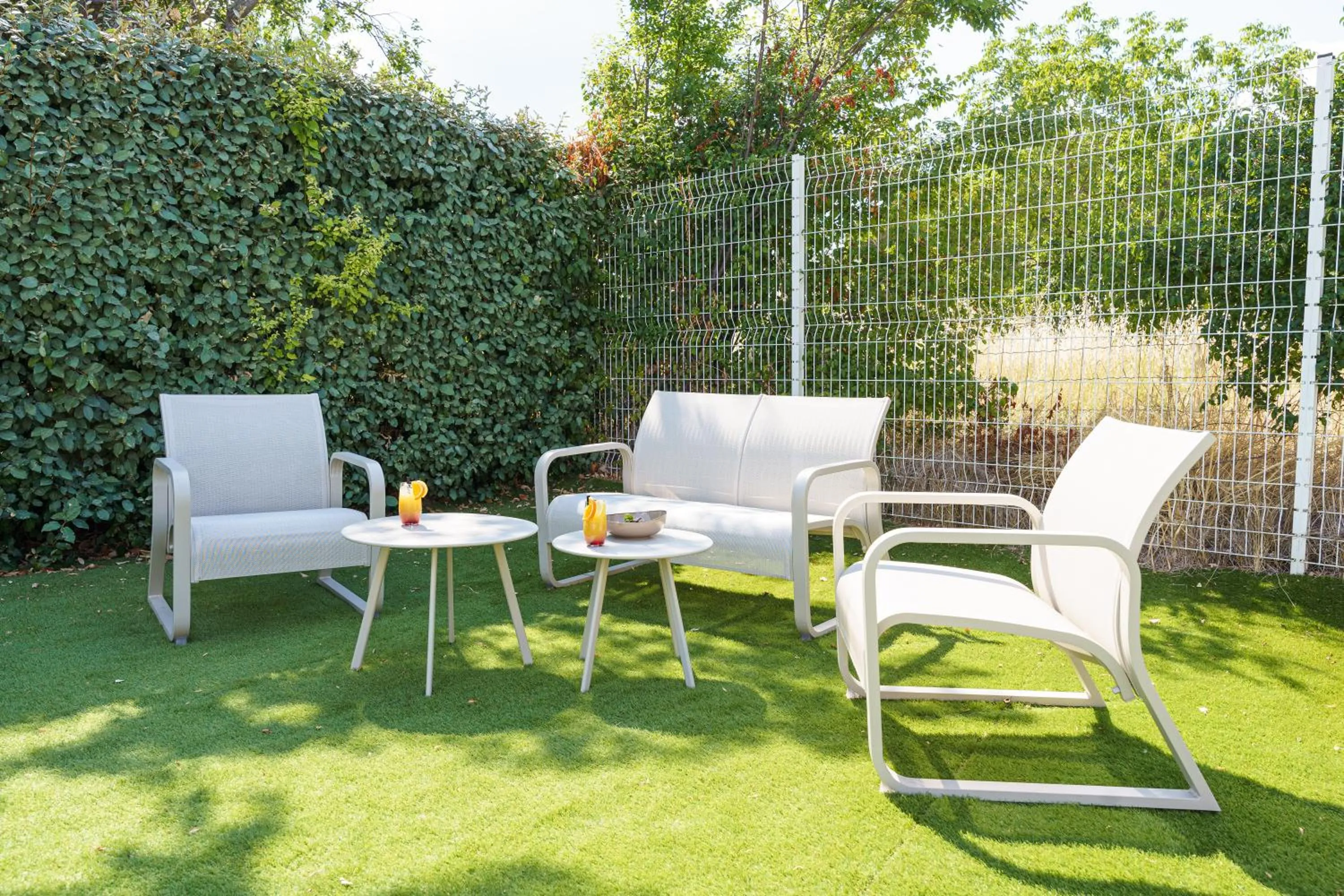 Garden in Brit Hotel Confort Manosque Cadarache