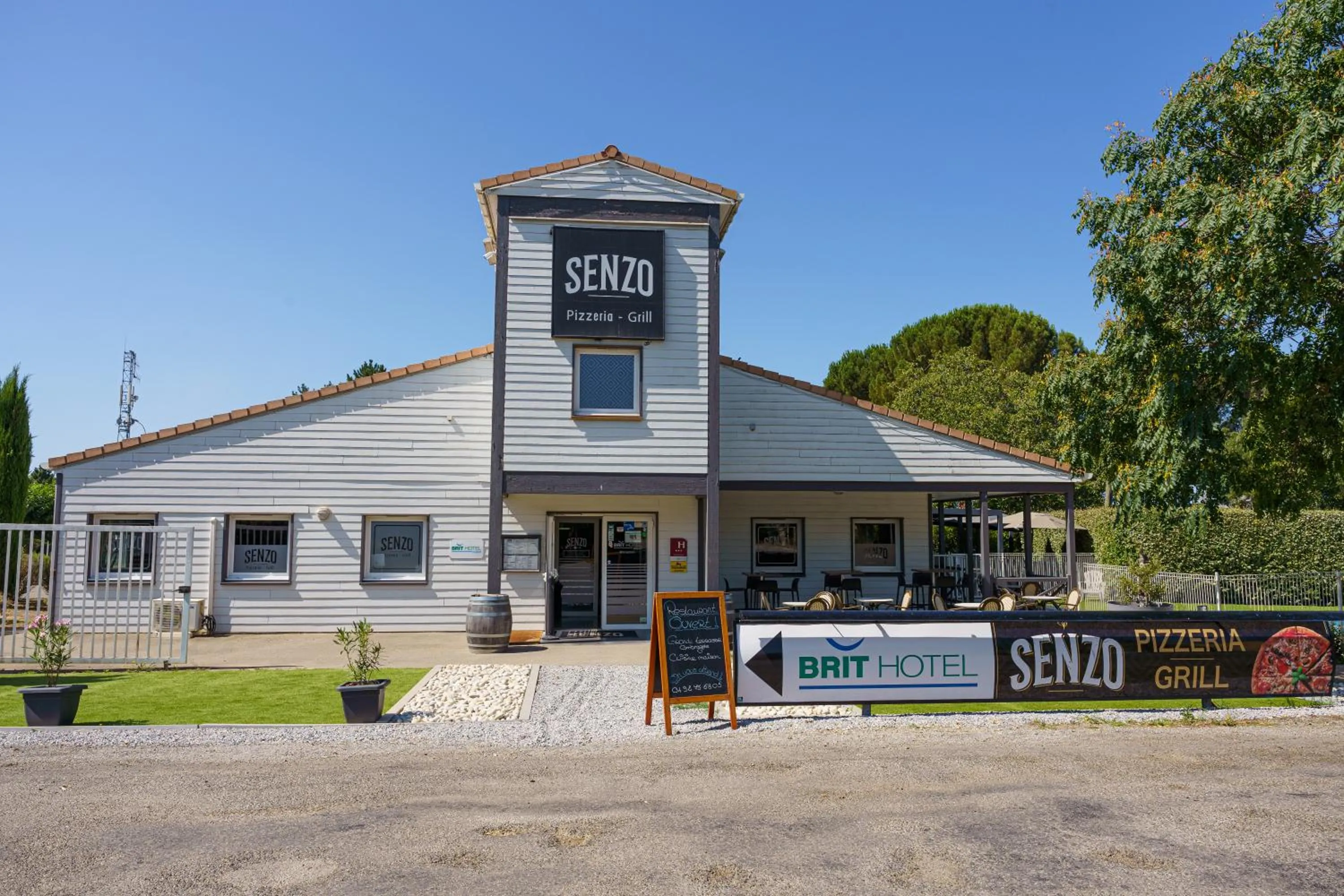 Property building in Brit Hotel Confort Manosque Cadarache