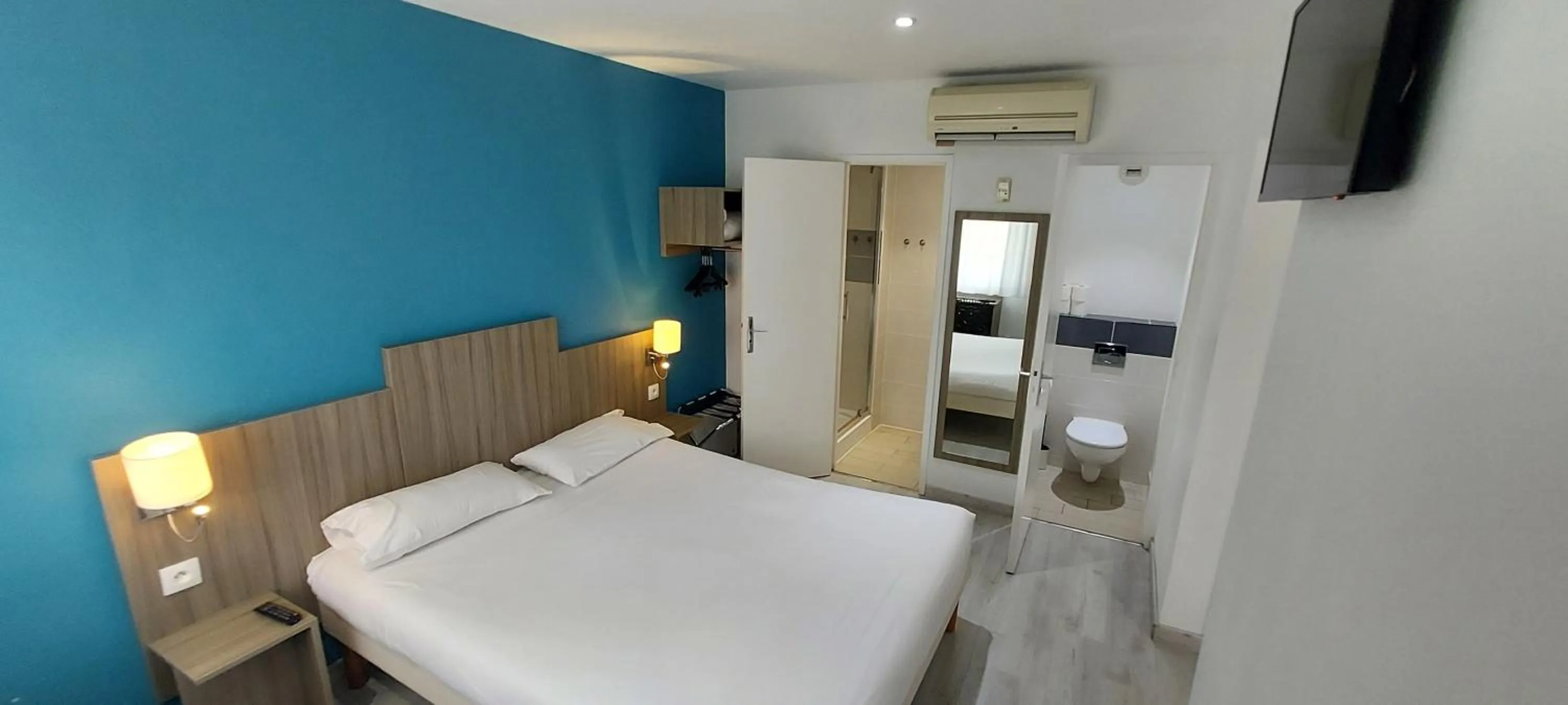 Bedroom, Bed in Brit Hotel Confort Manosque Cadarache