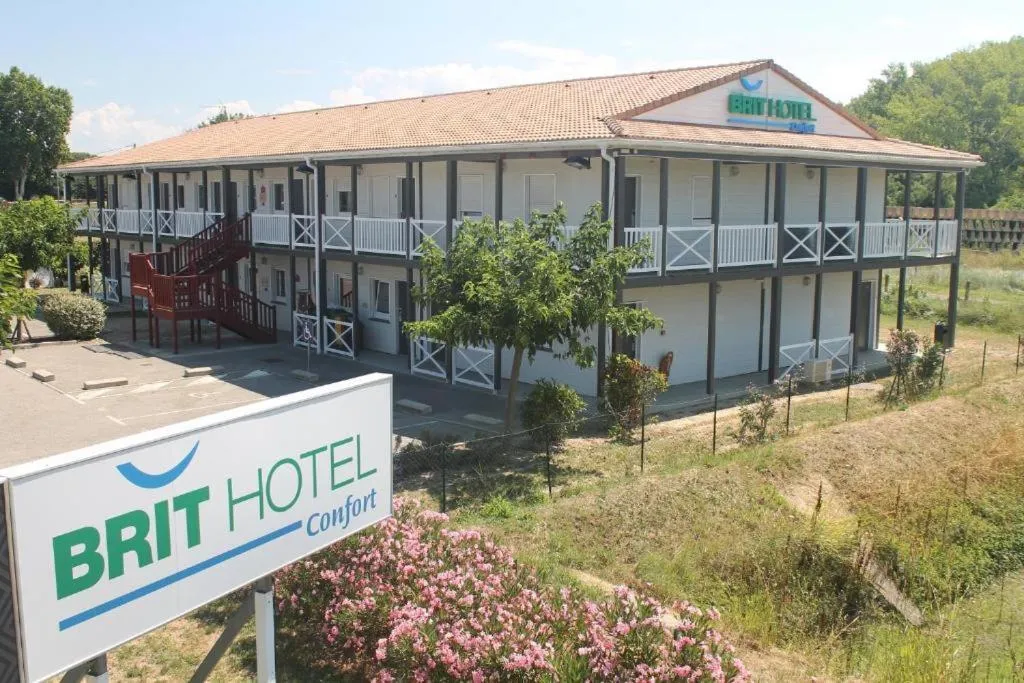 Property building in Brit Hotel Confort Manosque Cadarache