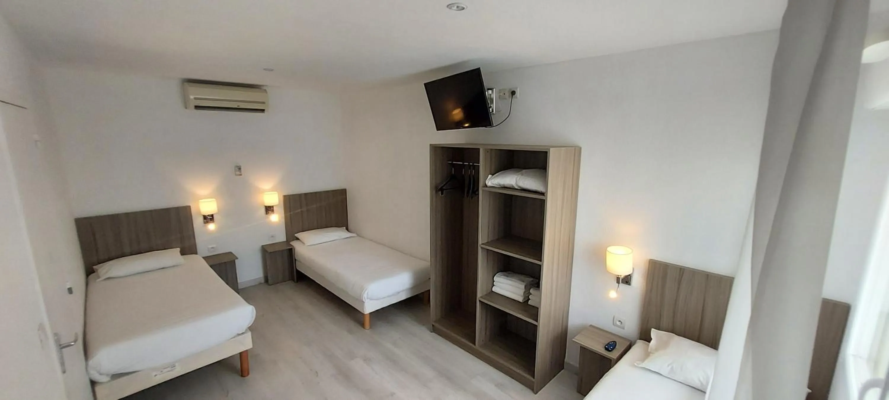 Bed in Brit Hotel Confort Manosque Cadarache