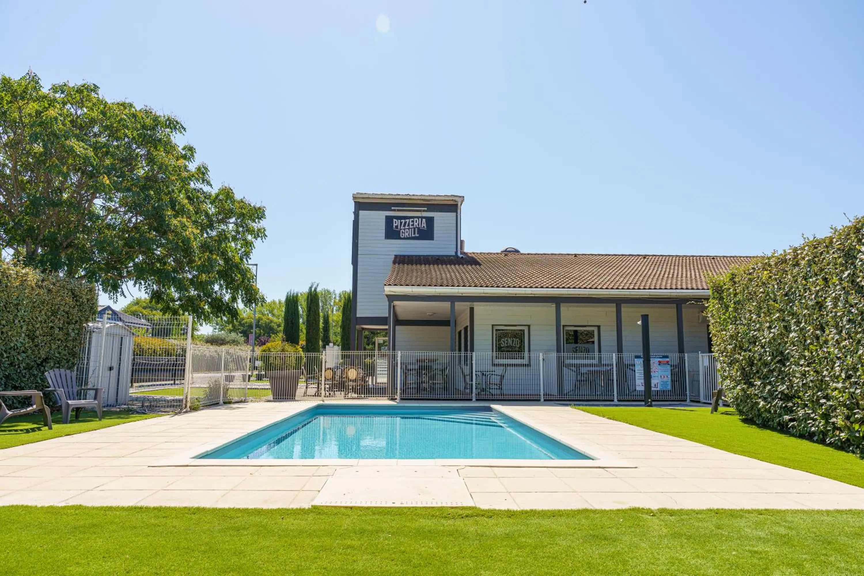 Property building in Brit Hotel Confort Manosque Cadarache