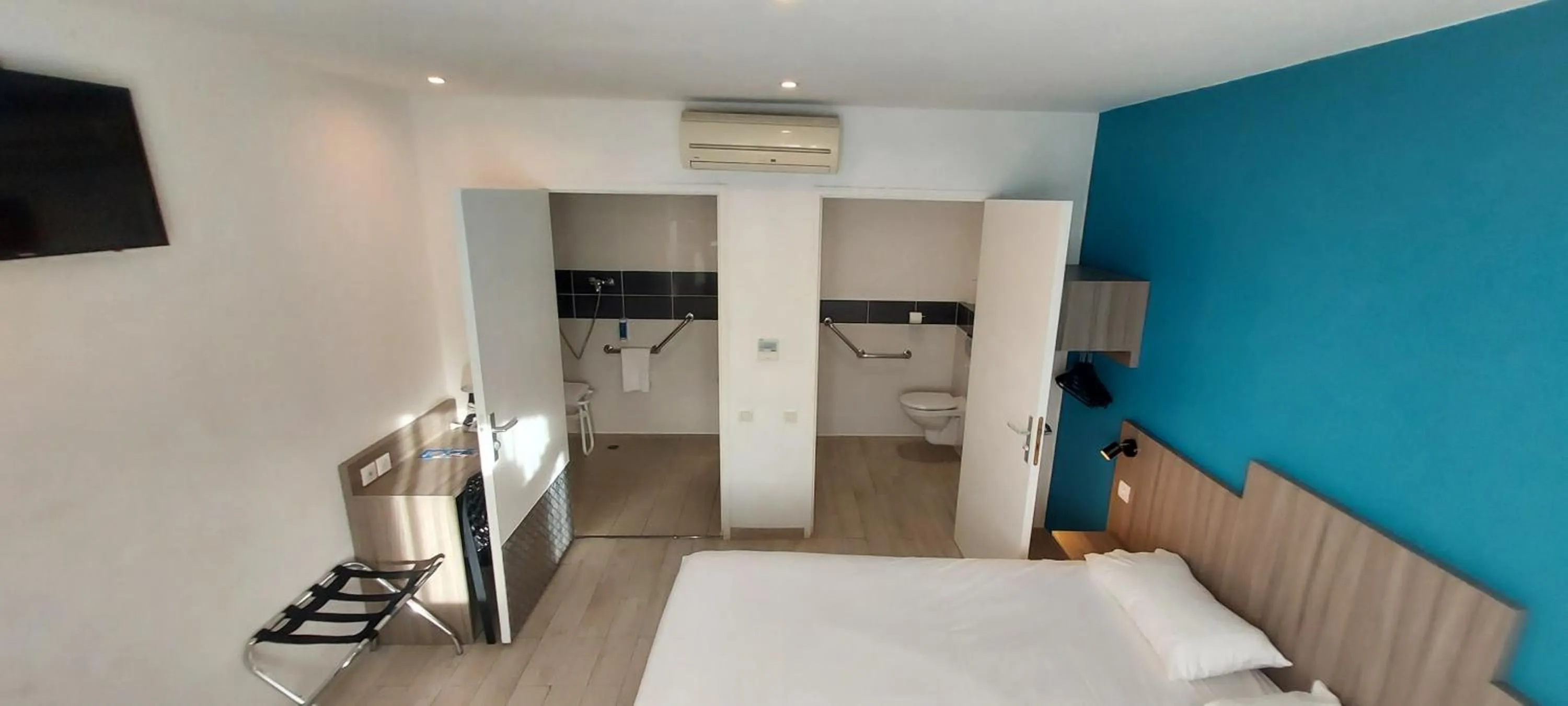 Bed in Brit Hotel Confort Manosque Cadarache