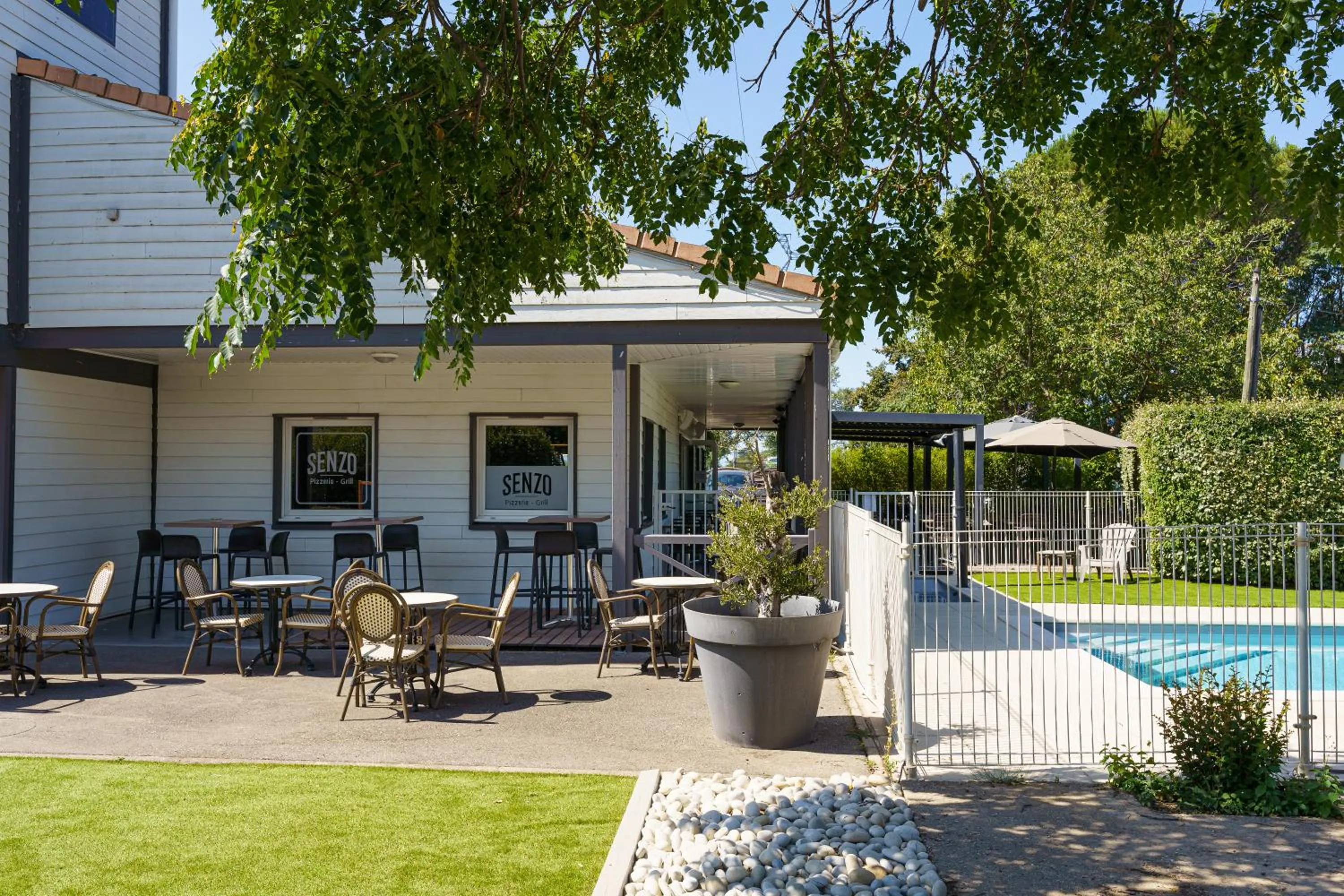 Patio in Brit Hotel Confort Manosque Cadarache