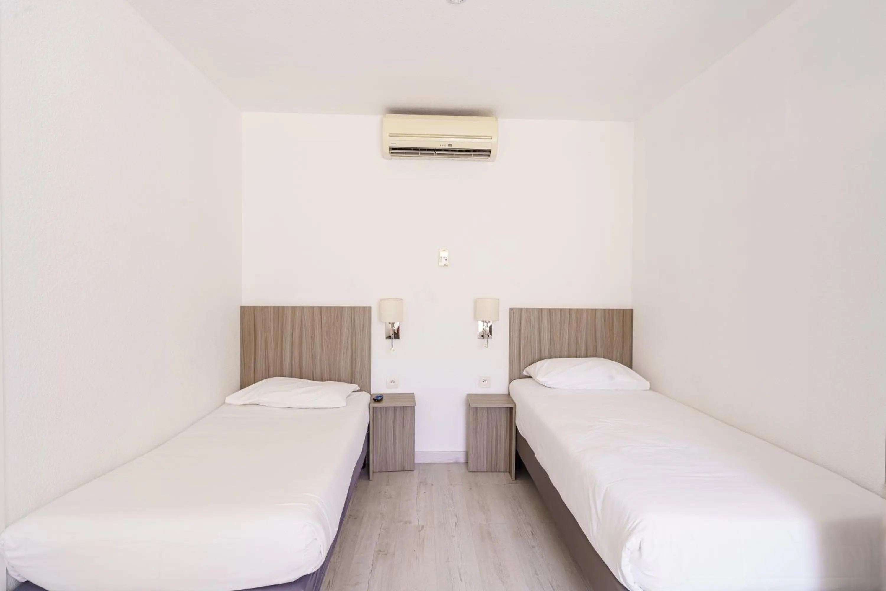 Bed in Brit Hotel Confort Manosque Cadarache