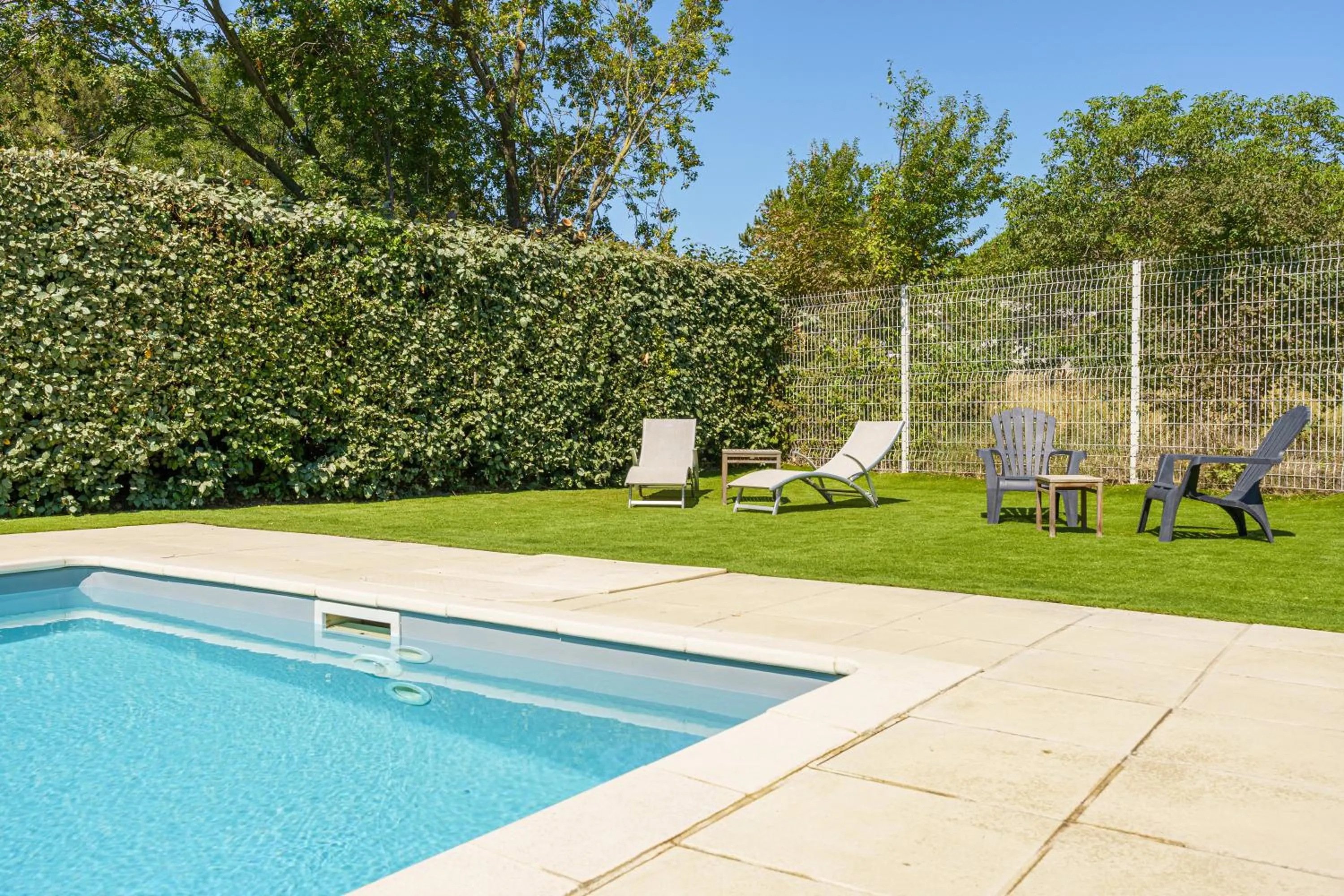 Day in Brit Hotel Confort Manosque Cadarache