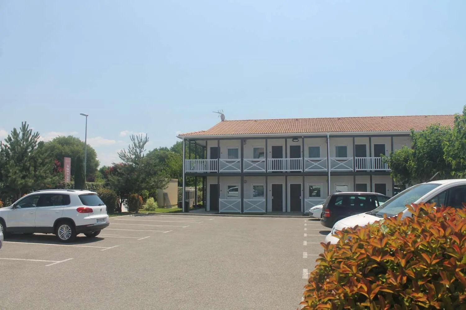 Property building in Brit Hotel Confort Manosque Cadarache