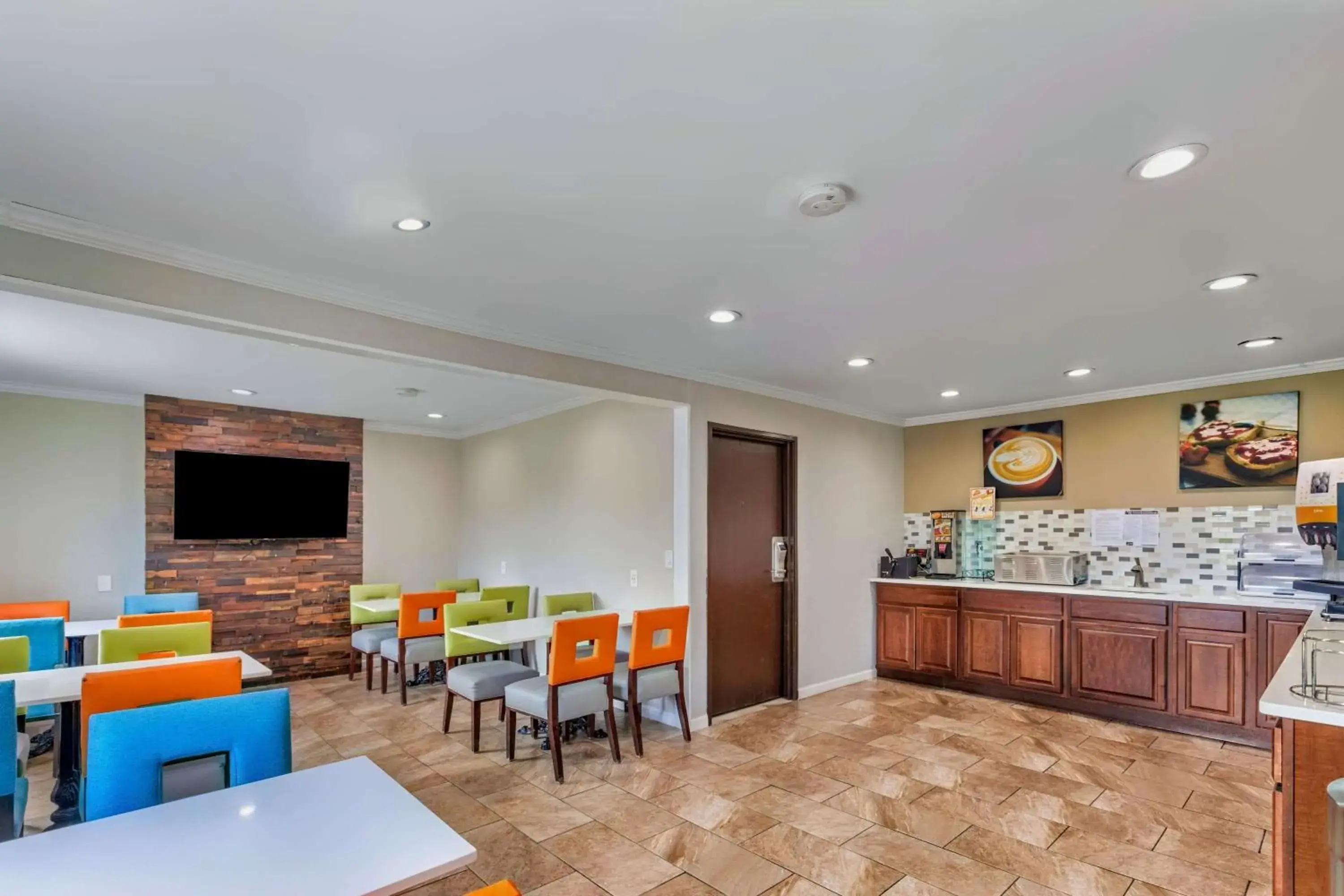 Restaurant/places to eat in Days Inn by Wyndham Savannah Gateway I-95 Restaurant/places to eat in Days Inn by Wyndham Savannah Gateway I-95