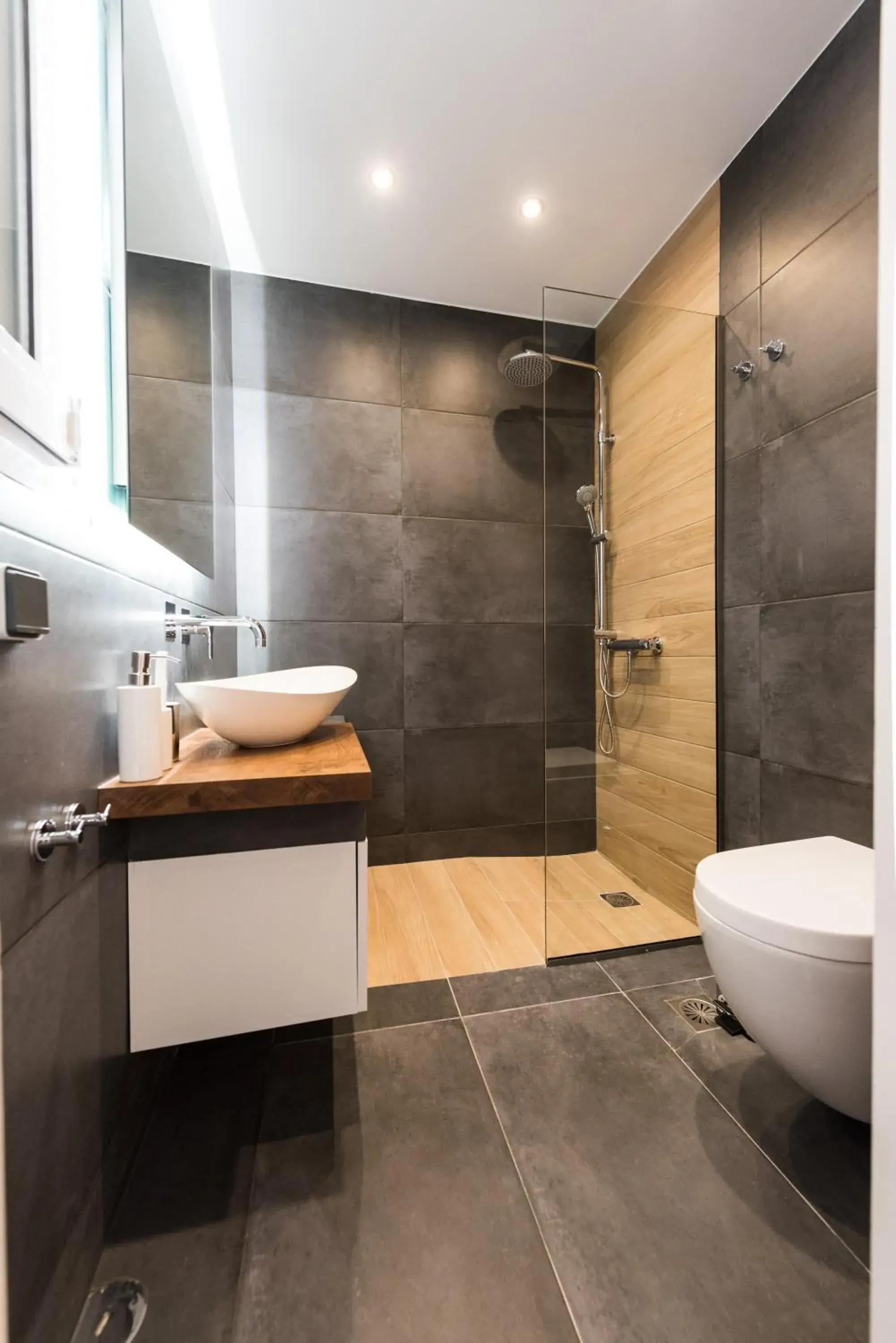 Shower in Acropolis View Deluxe Penthouse & Luxury Apartments Shower in Acropolis View Deluxe Penthouse & Luxury Apartments