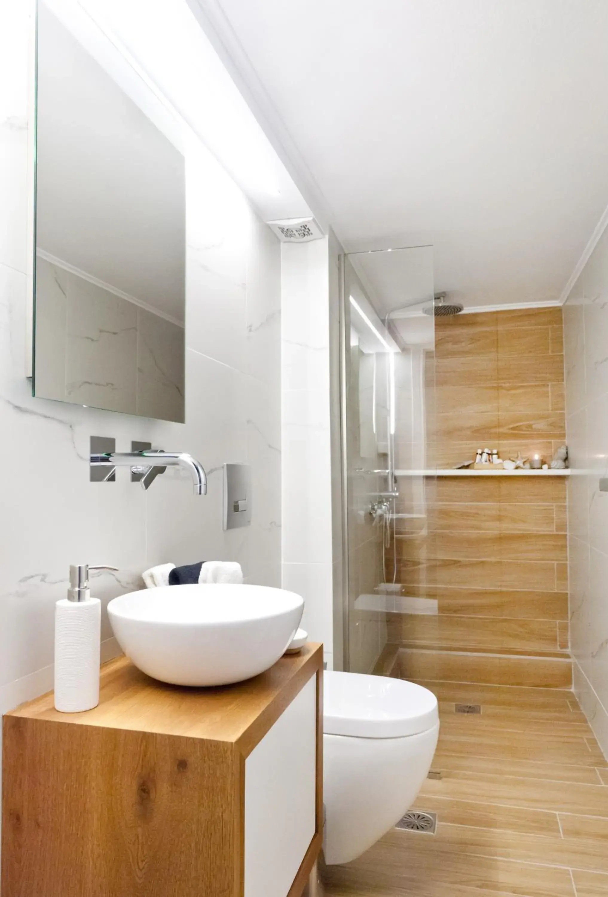 Shower in Acropolis View Deluxe Penthouse & Luxury Apartments Shower in Acropolis View Deluxe Penthouse & Luxury Apartments