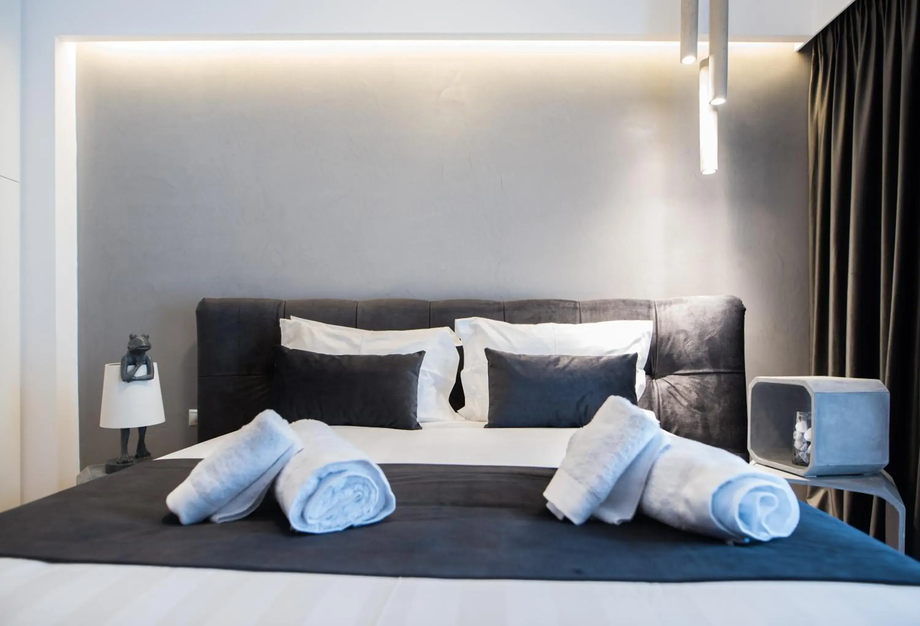 Bed in Acropolis View Deluxe Penthouse & Luxury Apartments Bed in Acropolis View Deluxe Penthouse & Luxury Apartments