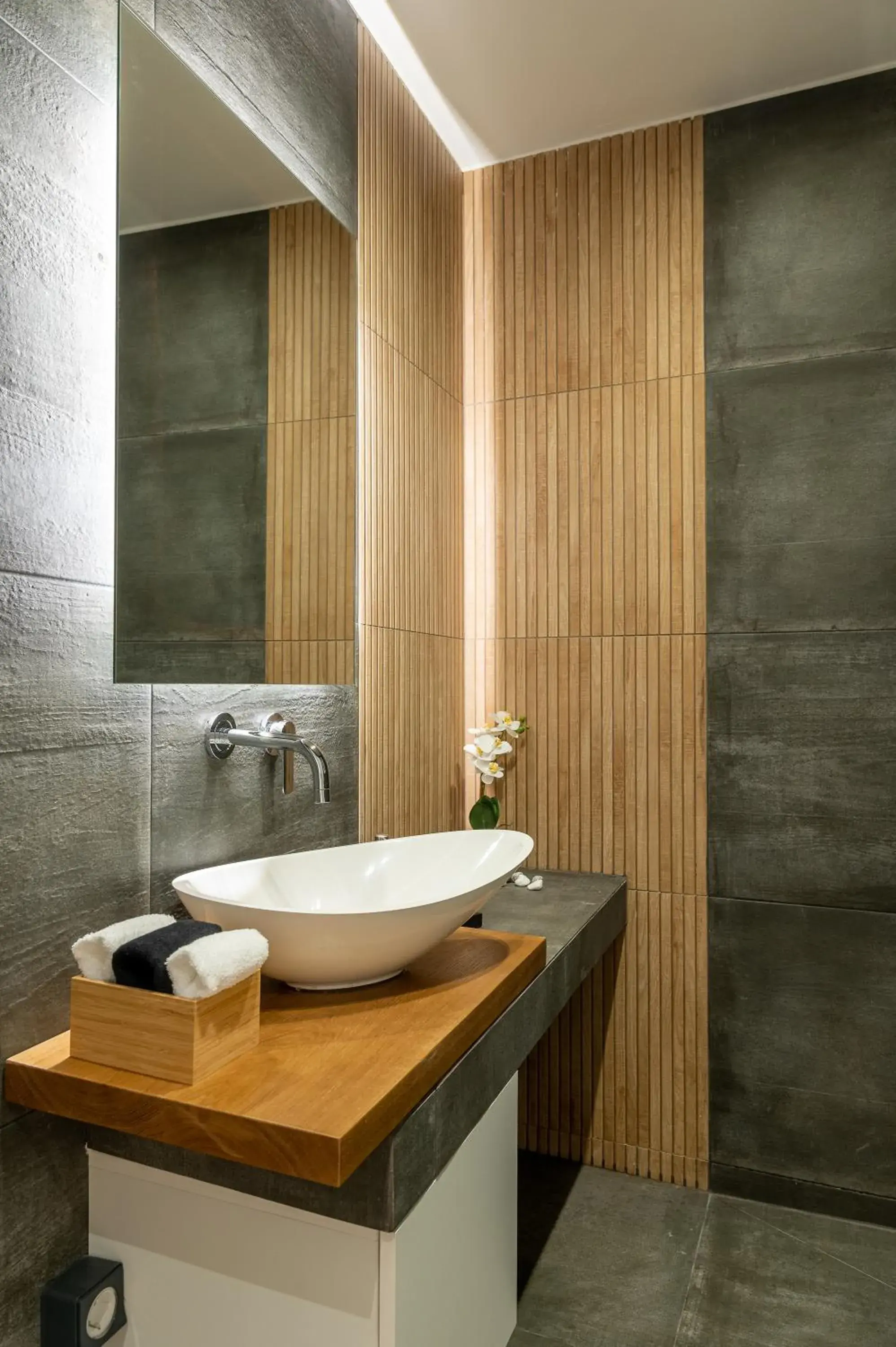 Shower in Acropolis View Deluxe Penthouse & Luxury Apartments Shower in Acropolis View Deluxe Penthouse & Luxury Apartments