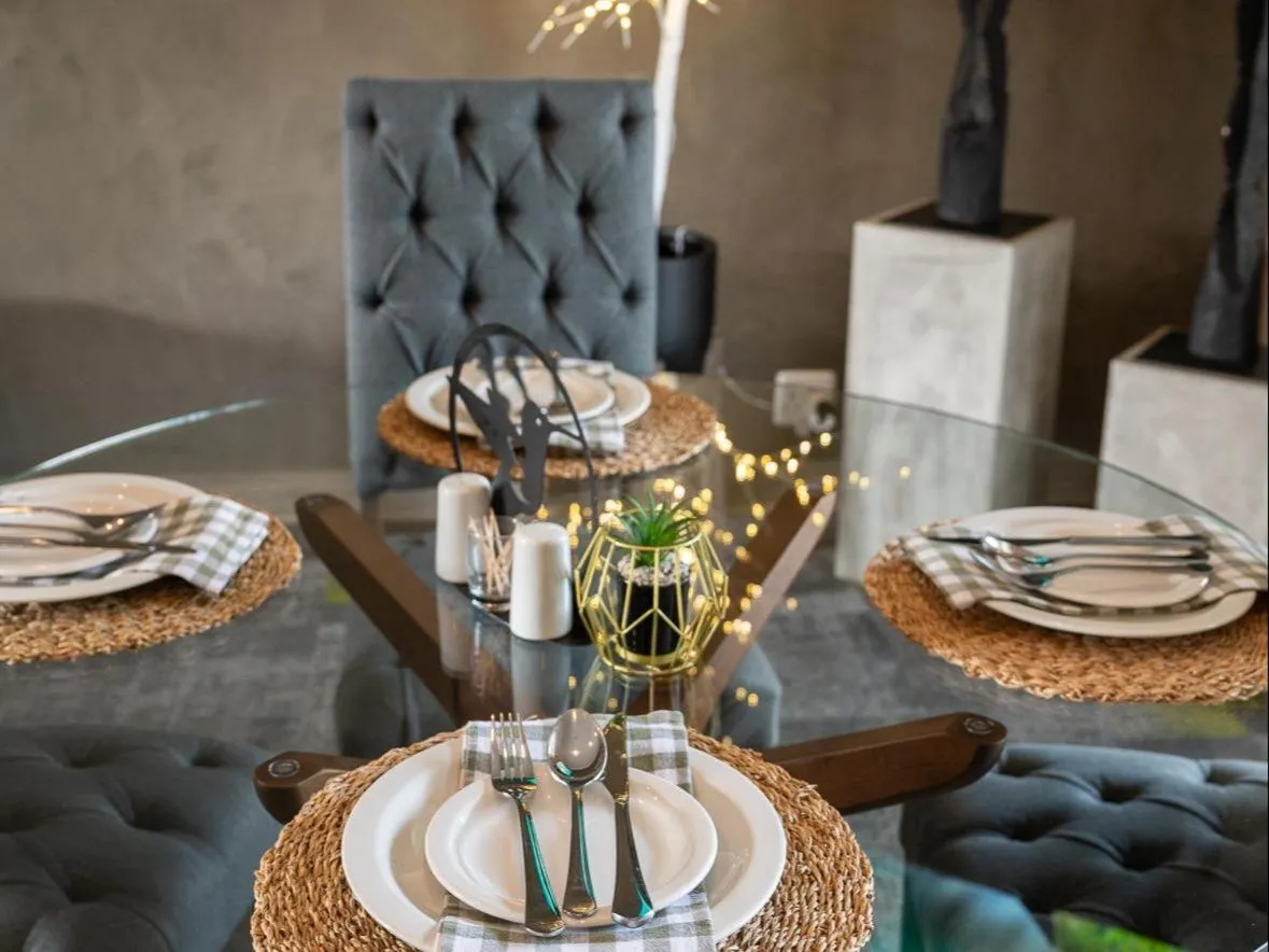 Dining area in Familia Guesthouse & Boutique Hotel