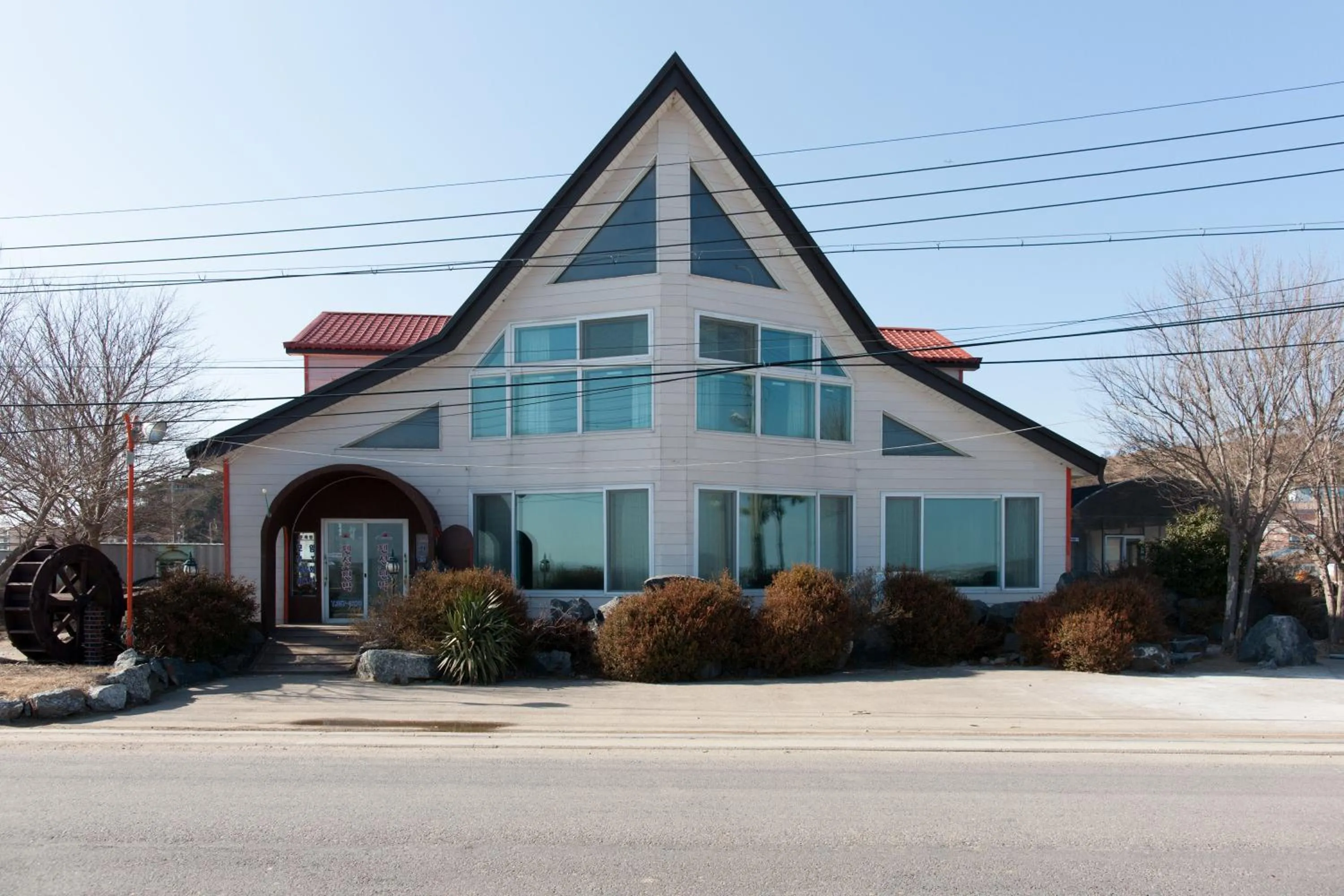 Facade/entrance in Sunrise Pension