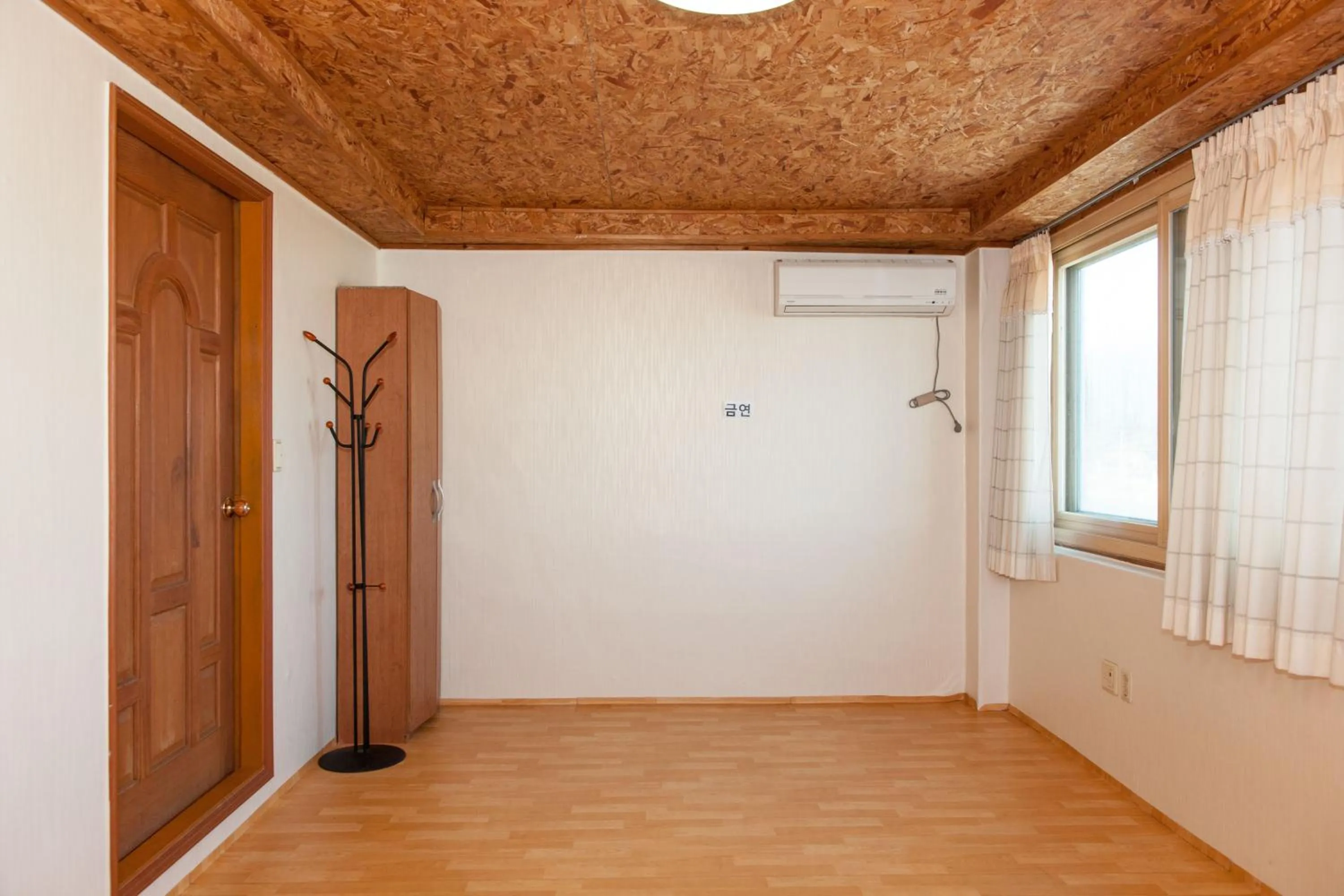 Decorative detail in Sunrise Pension