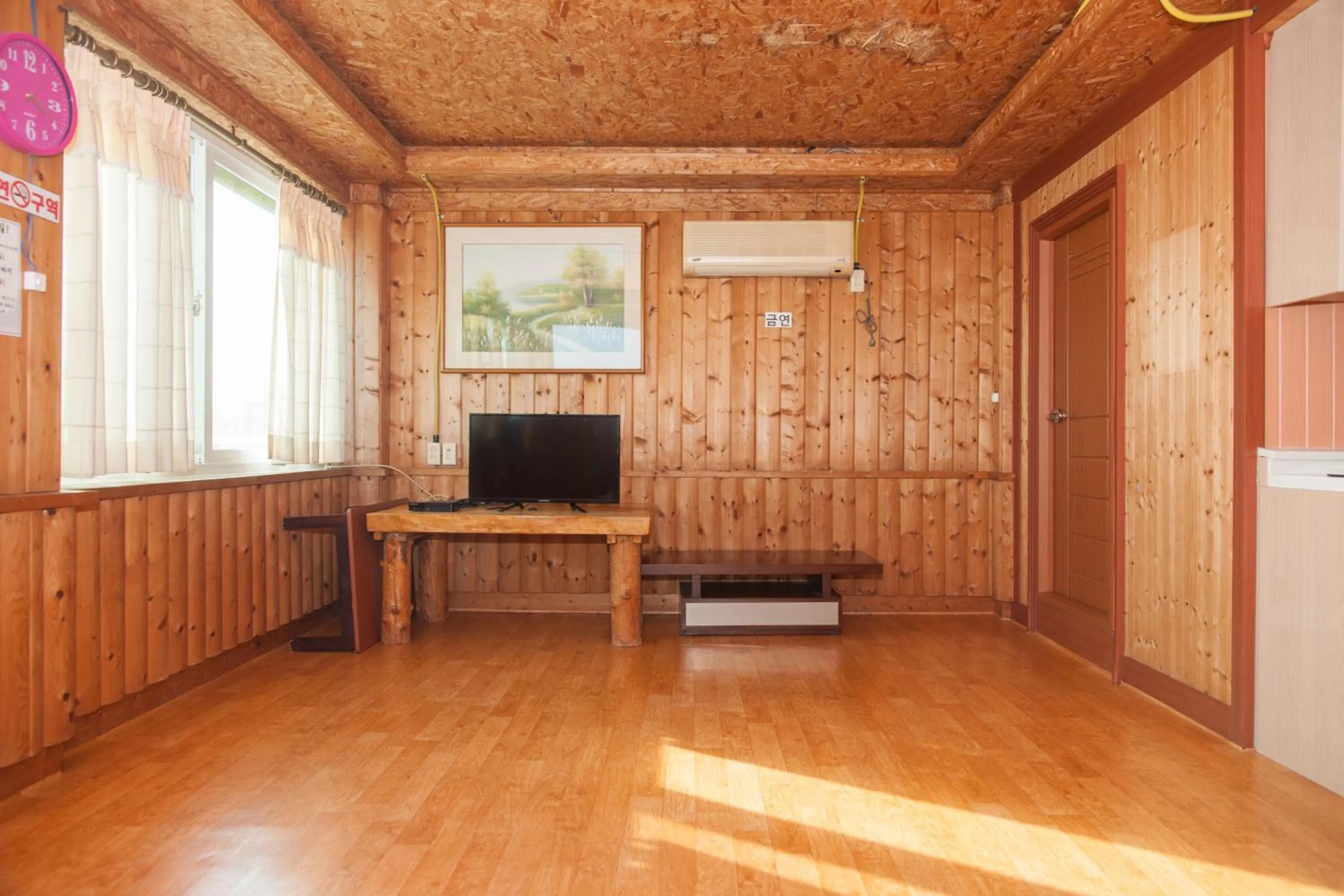 Decorative detail in Sunrise Pension