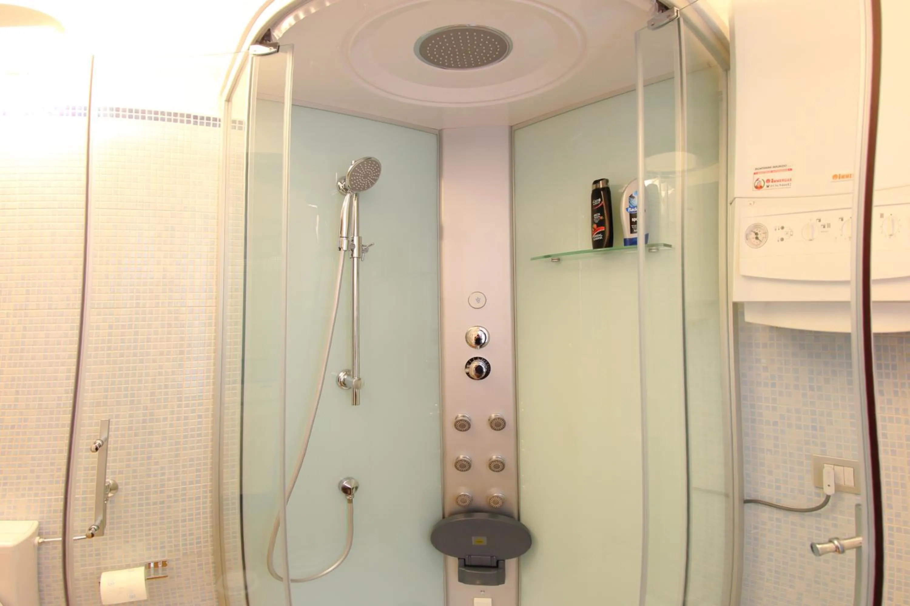 Shower in BB il Castello di Vetro