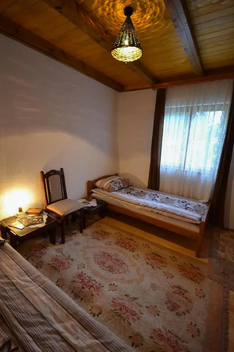 Twin Room with Private Bathroom - single occupancy in Antik Sobe Twin Room with Private Bathroom - single occupancy in Antik Sobe