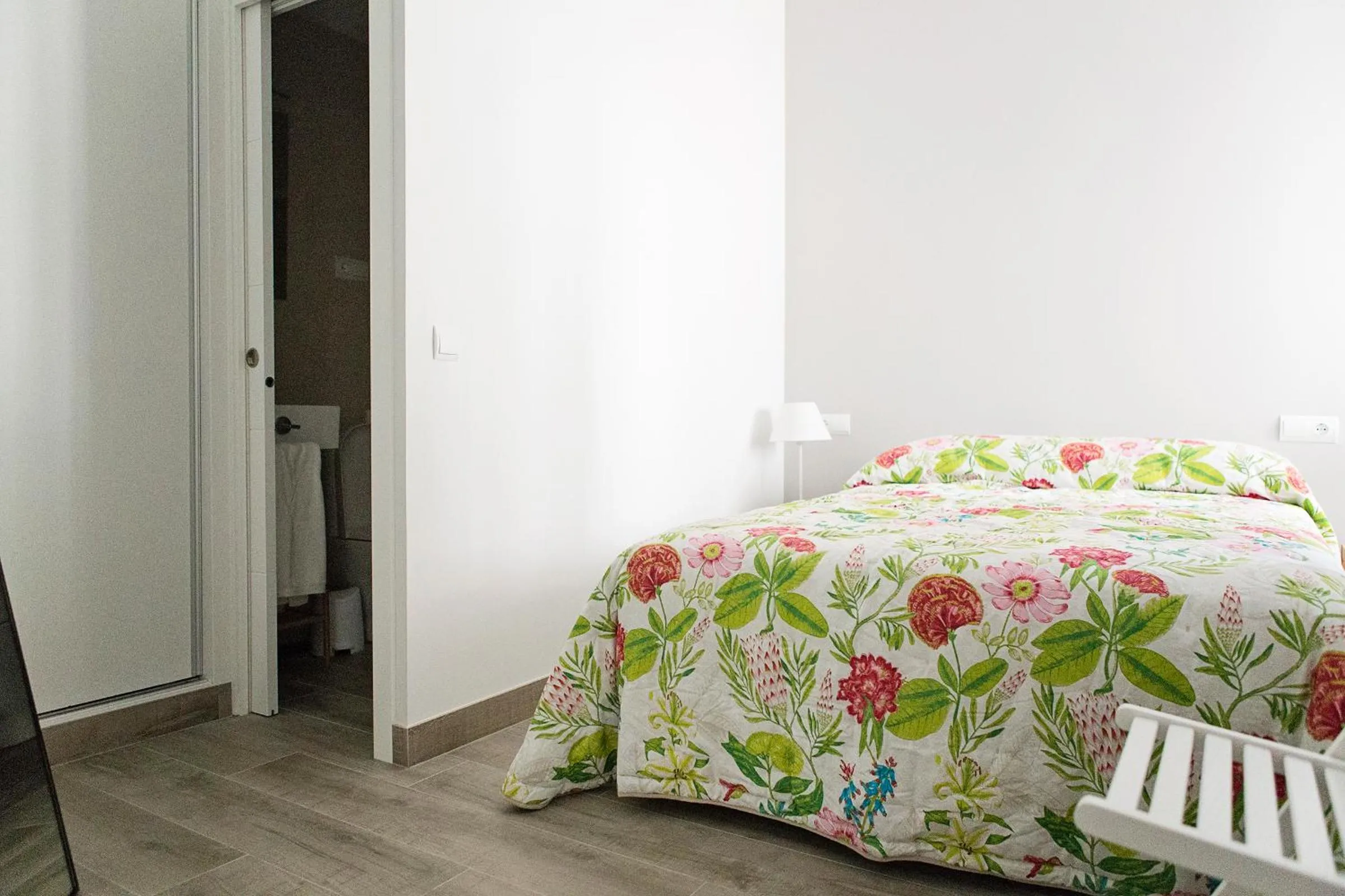 Bedroom, Bed in Hello Málaga Flat Victoria