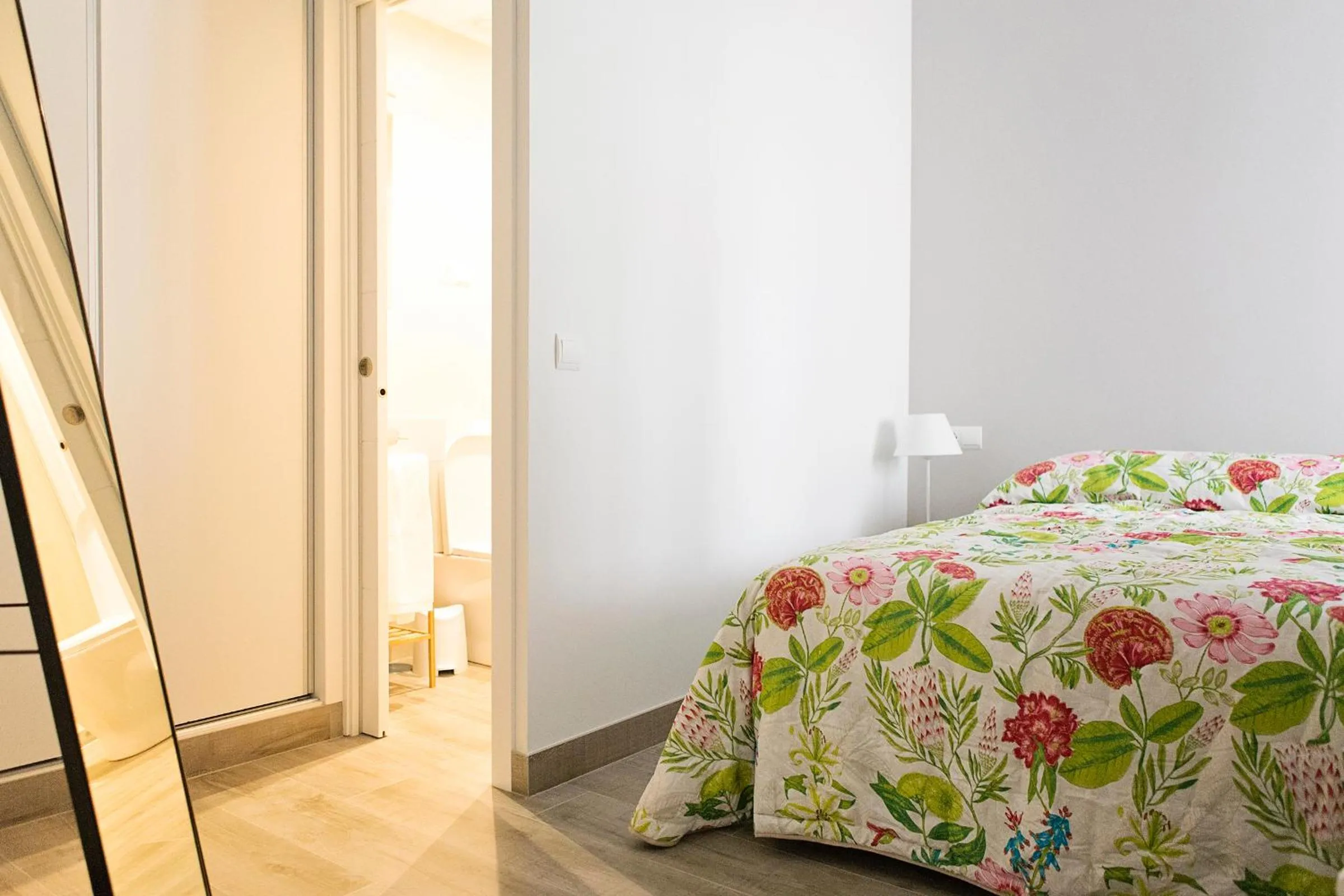 Bedroom, Bed in Hello Málaga Flat Victoria