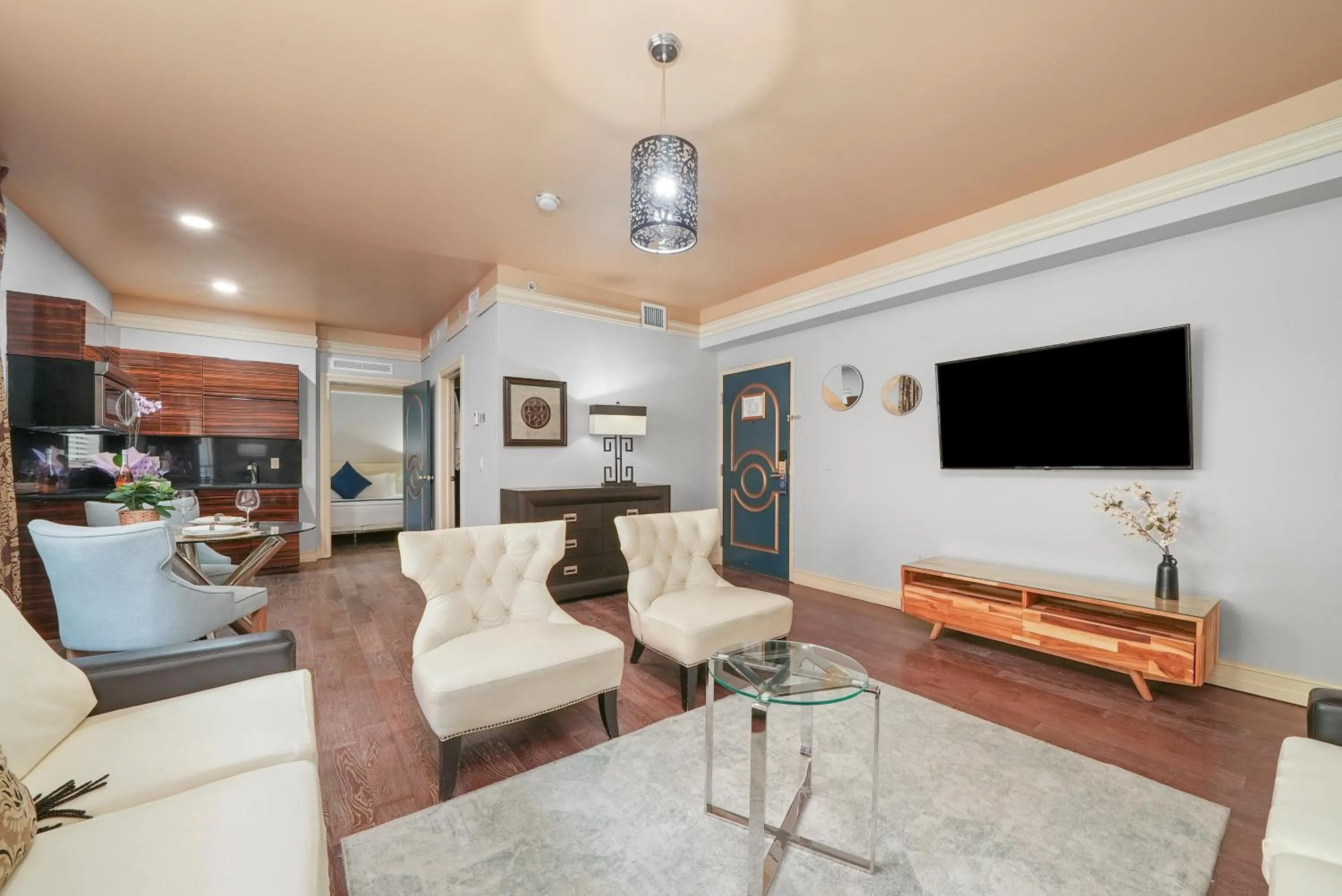 TV and multimedia in Riviera Suites