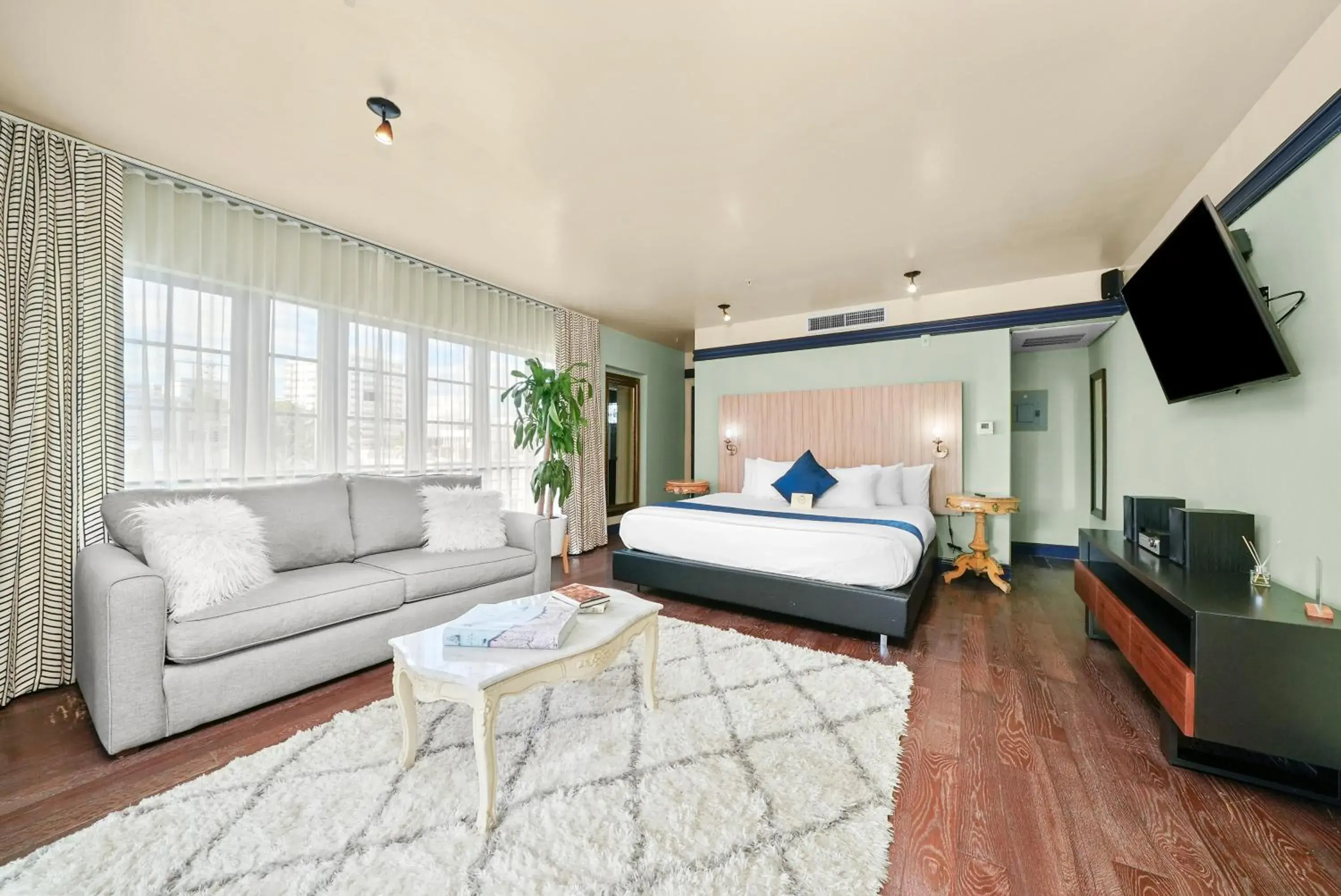 Guests, Bed in Riviera Suites Guests, Bed in Riviera Suites