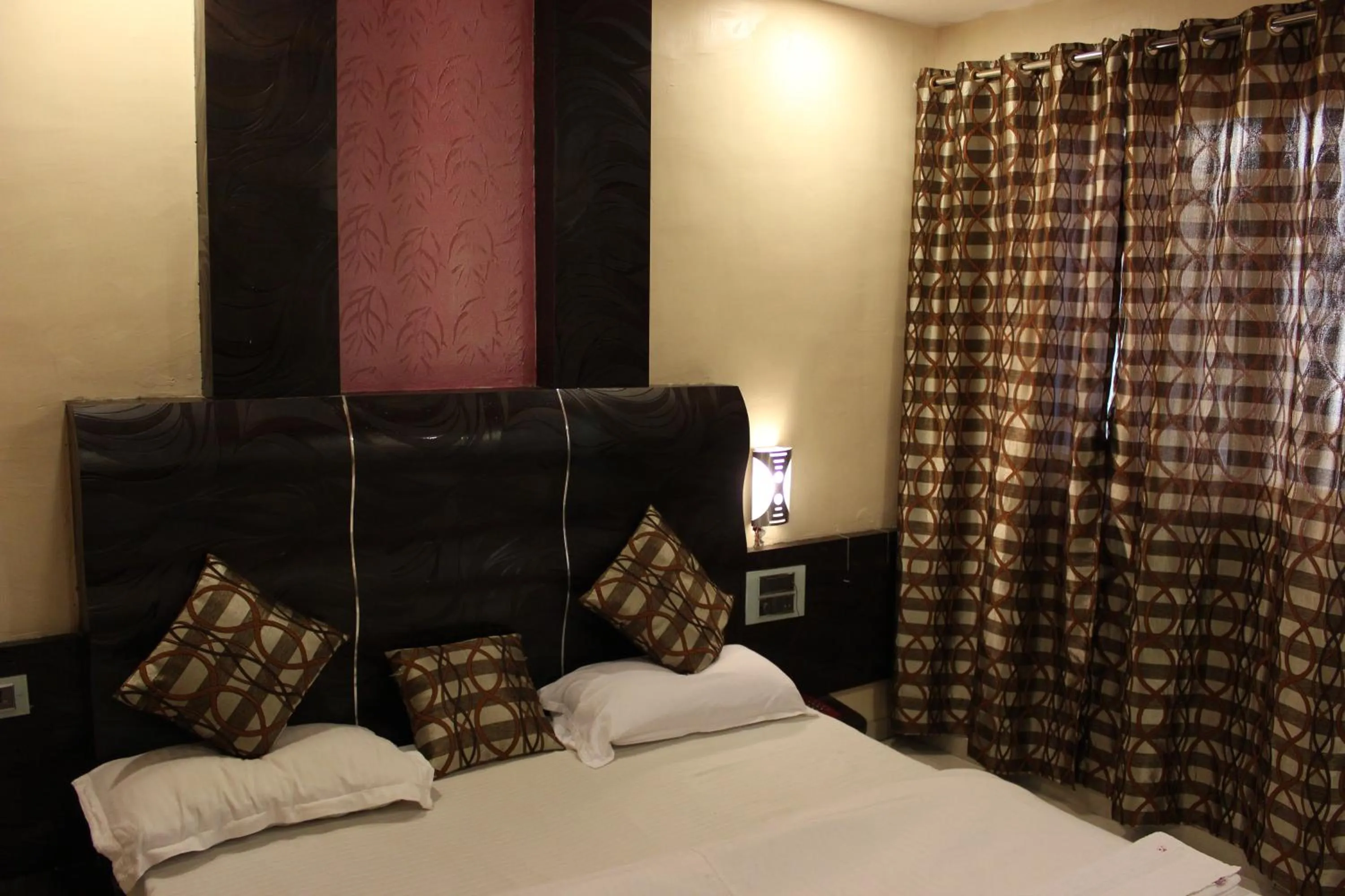 Bed in JS Excellency