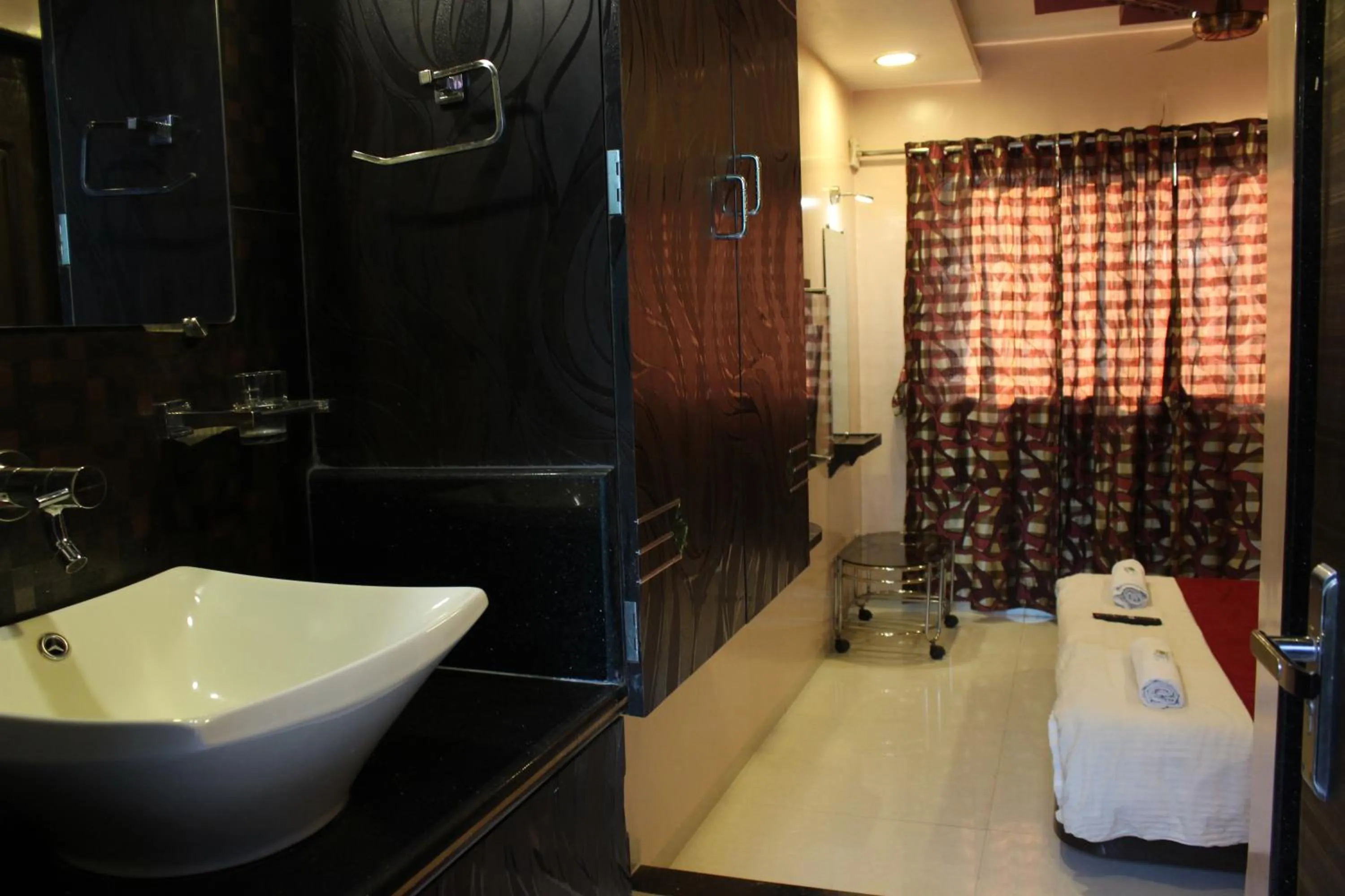 Bed in JS Excellency