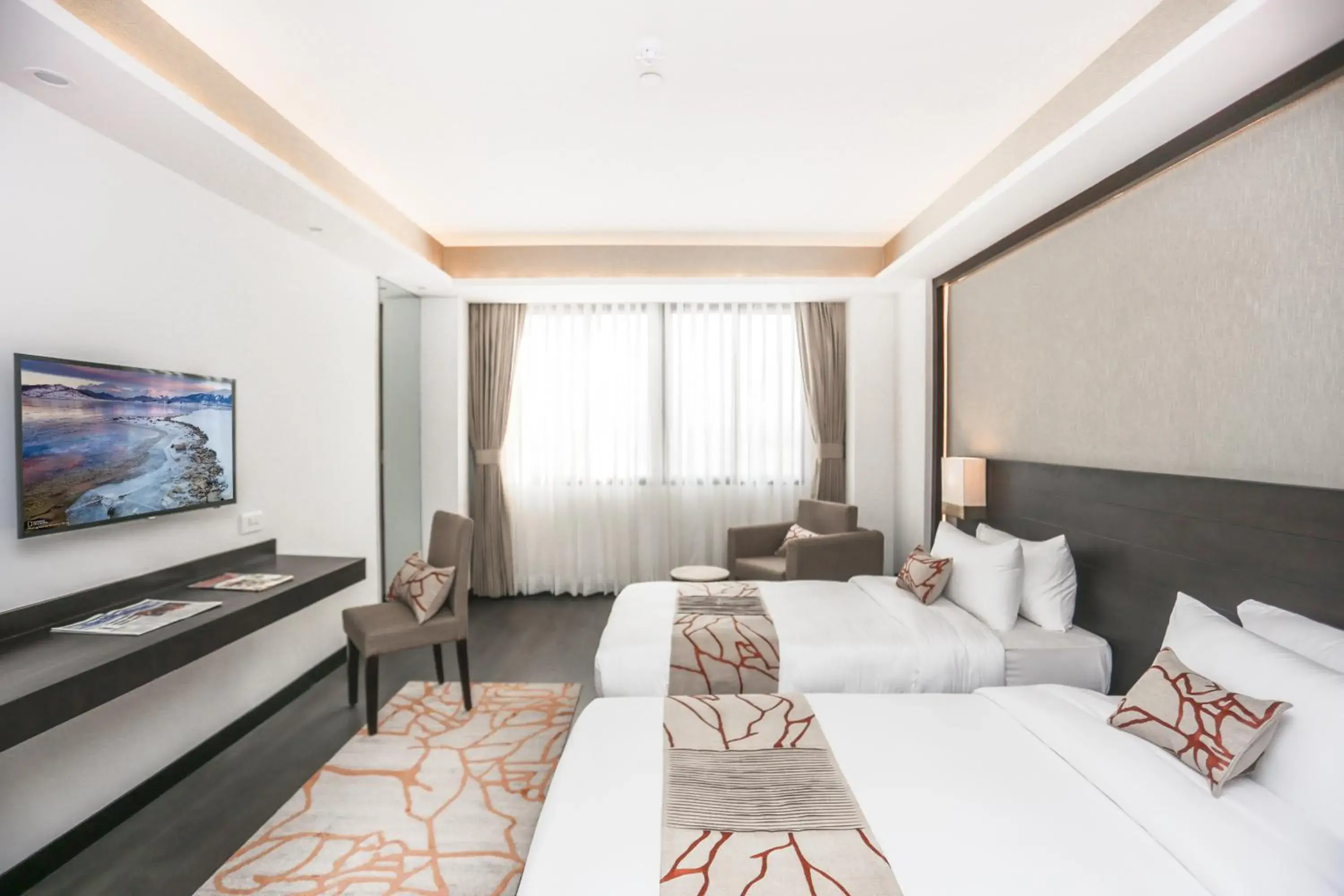 Shower, Bed in Hotel Mulberry Shower, Bed in Hotel Mulberry