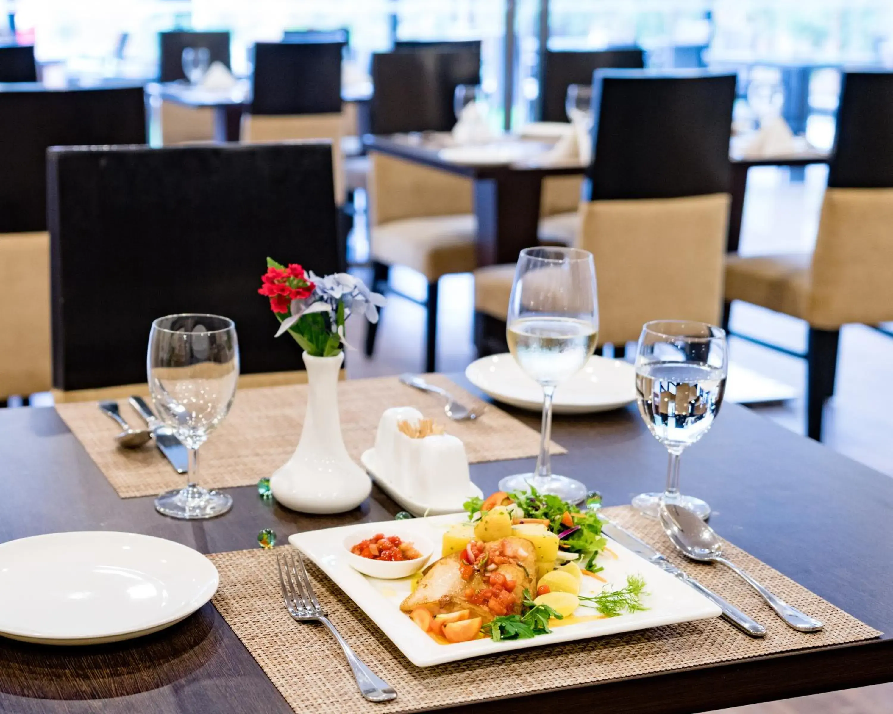 Restaurant/places to eat in Hotel Mulberry Restaurant/places to eat in Hotel Mulberry