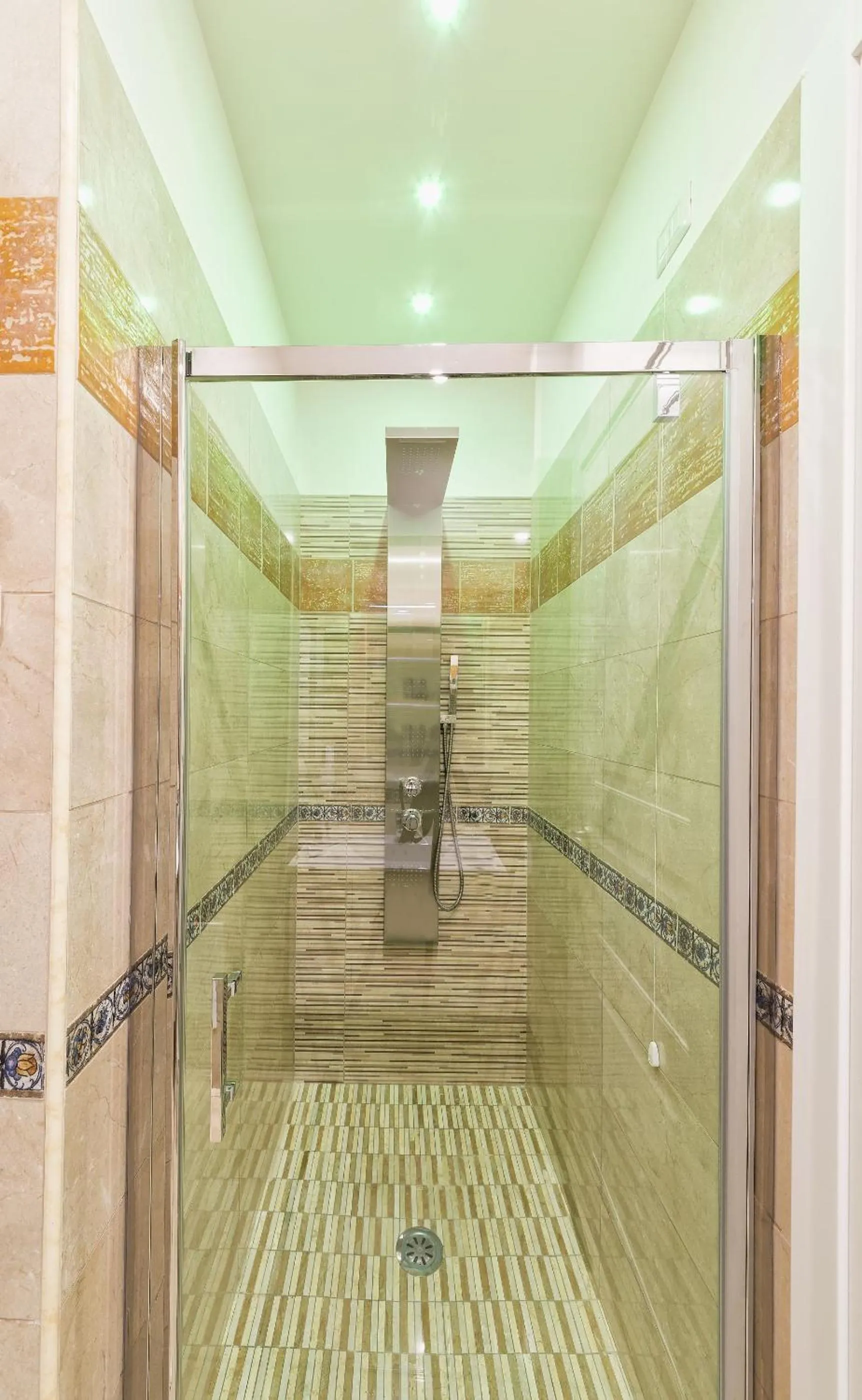 Shower in Certosa Suite