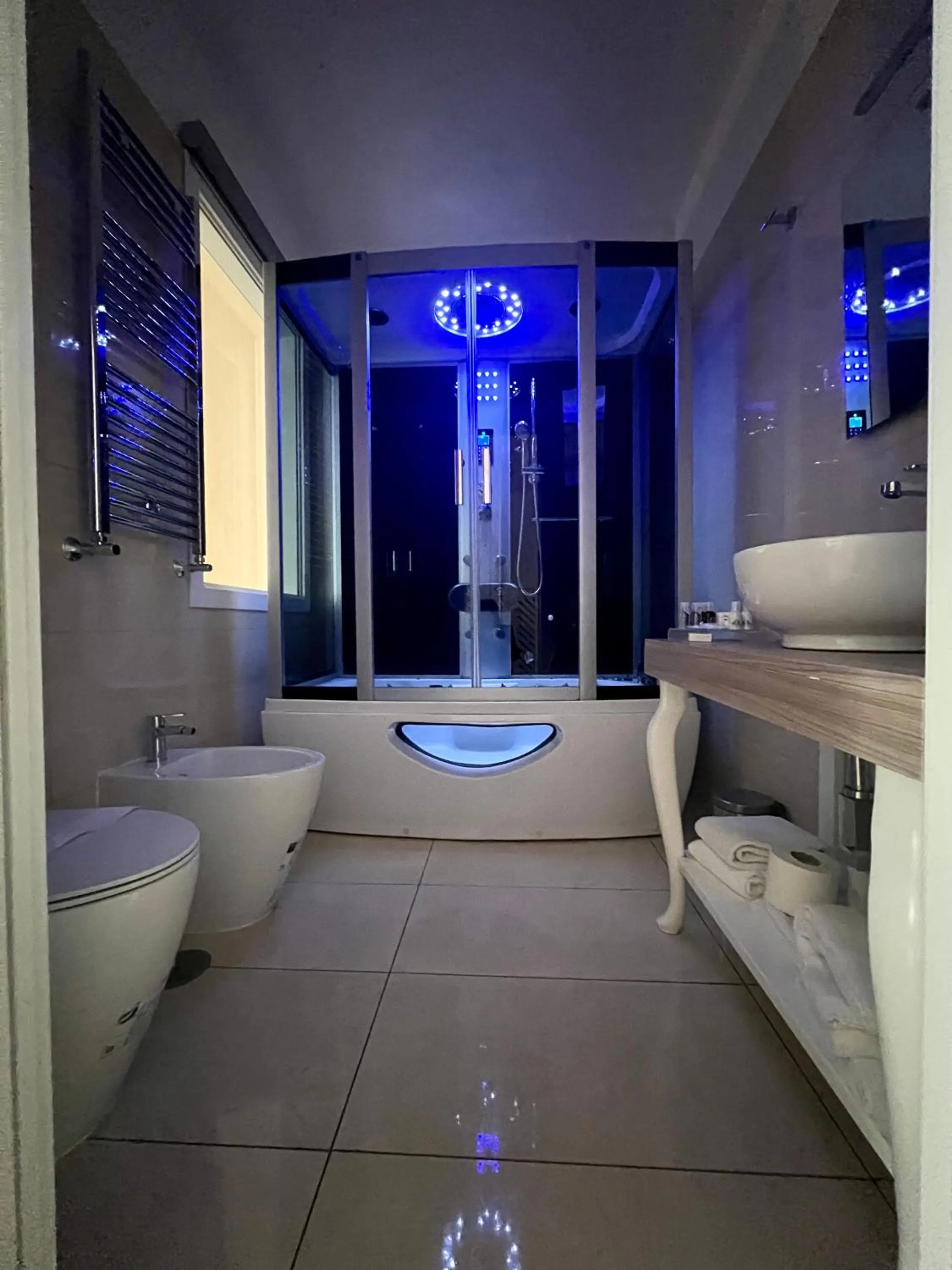 Shower in Certosa Suite