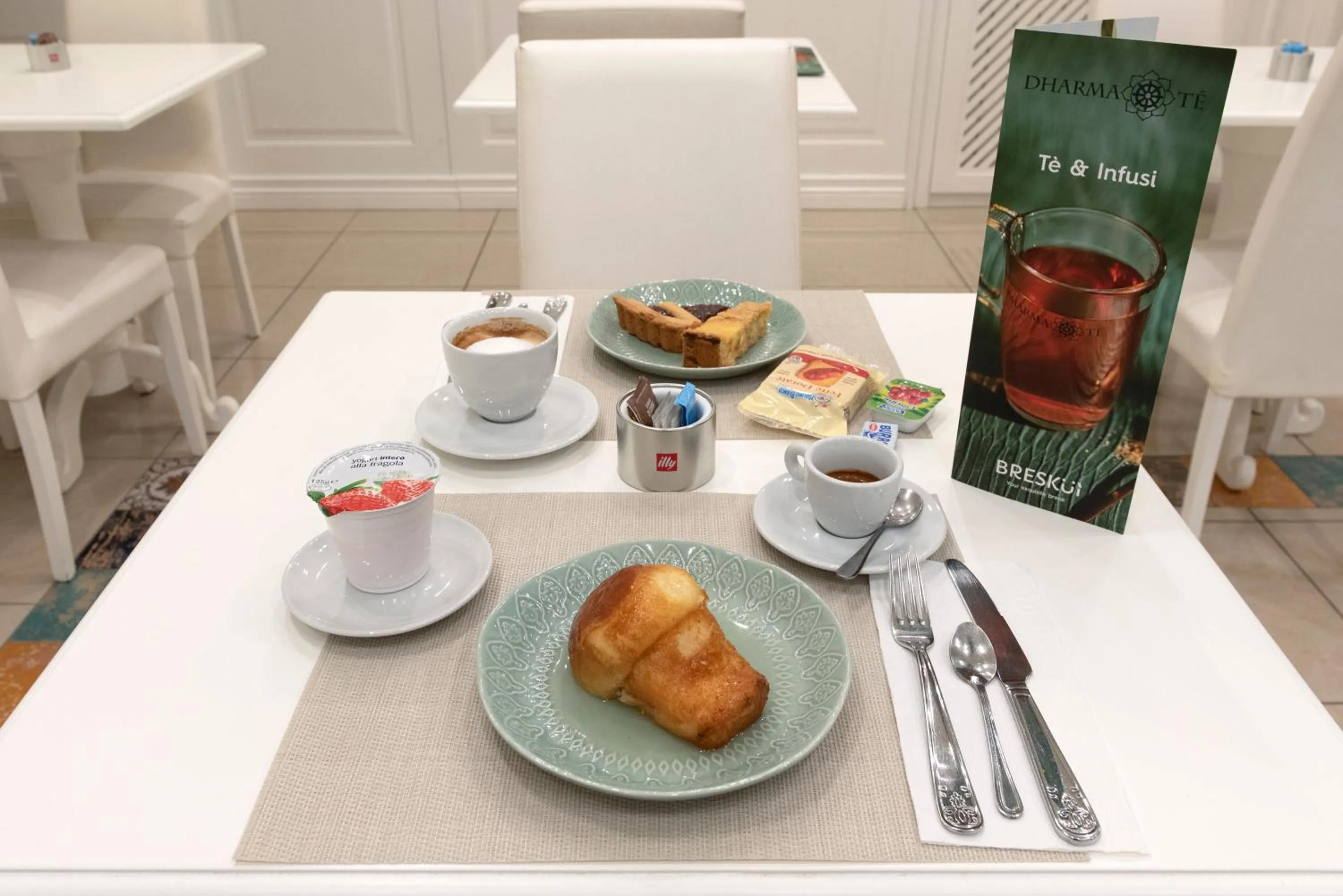 Coffee/tea facilities in Certosa Suite