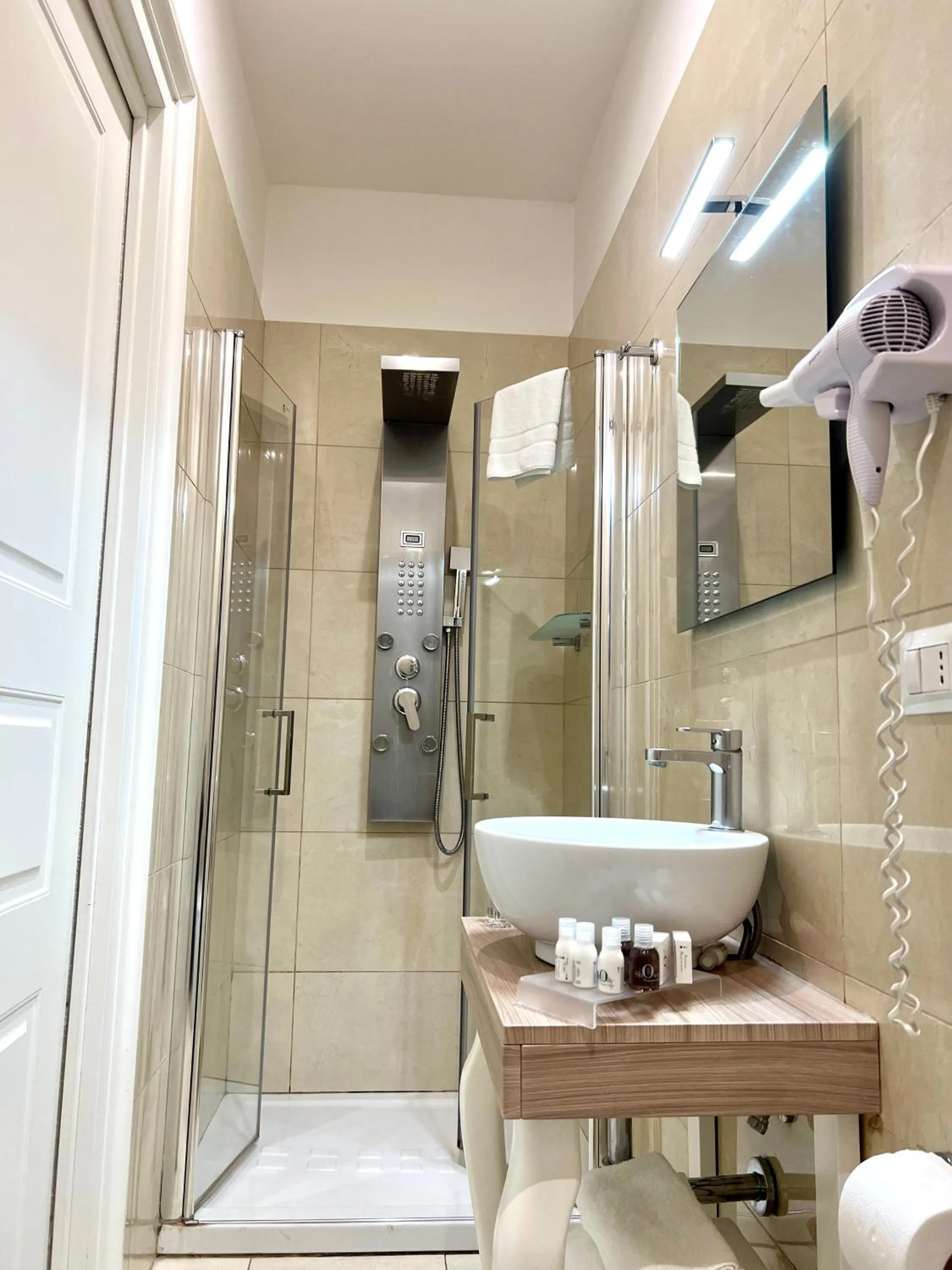 Shower in Certosa Suite