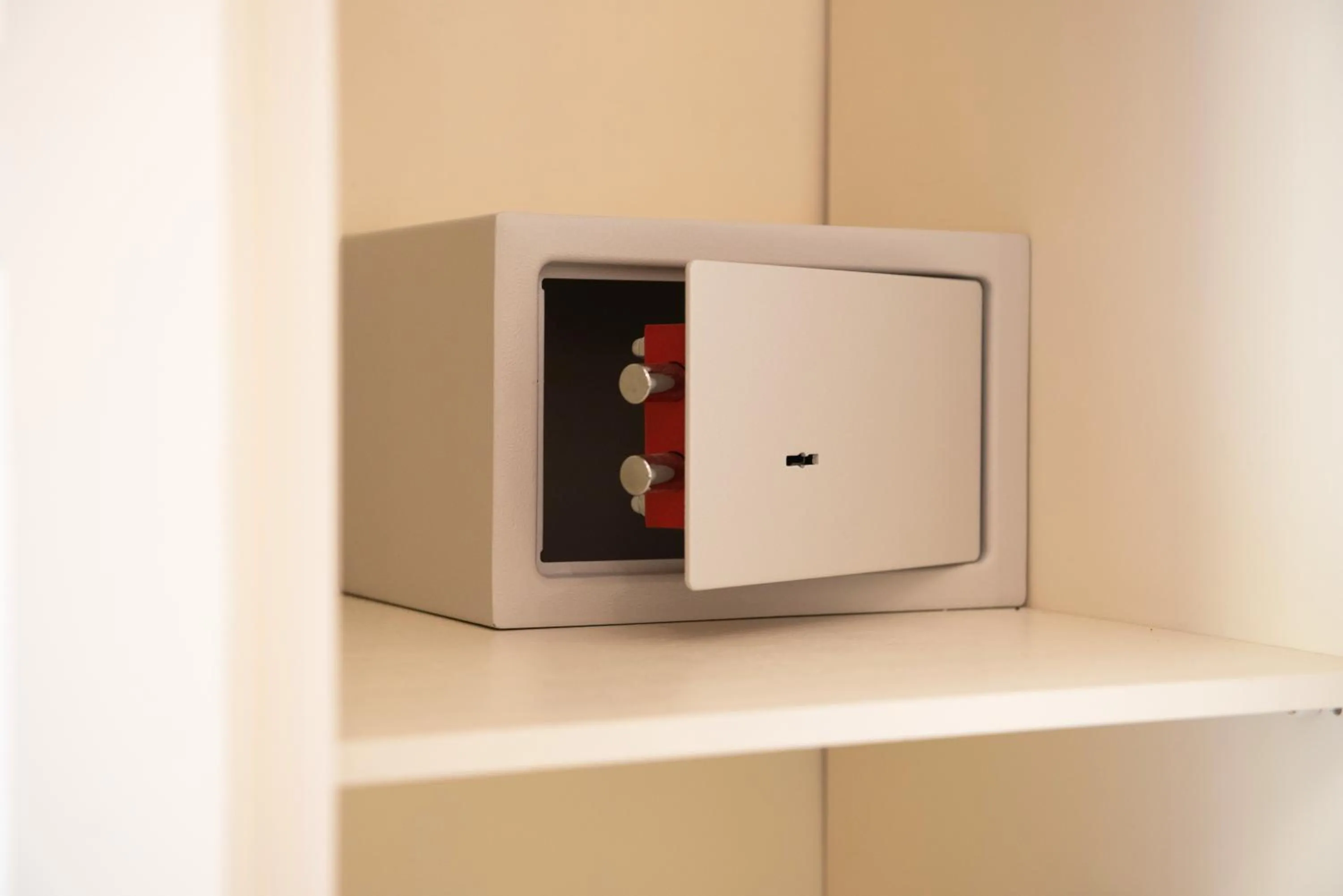 safe in Certosa Suite