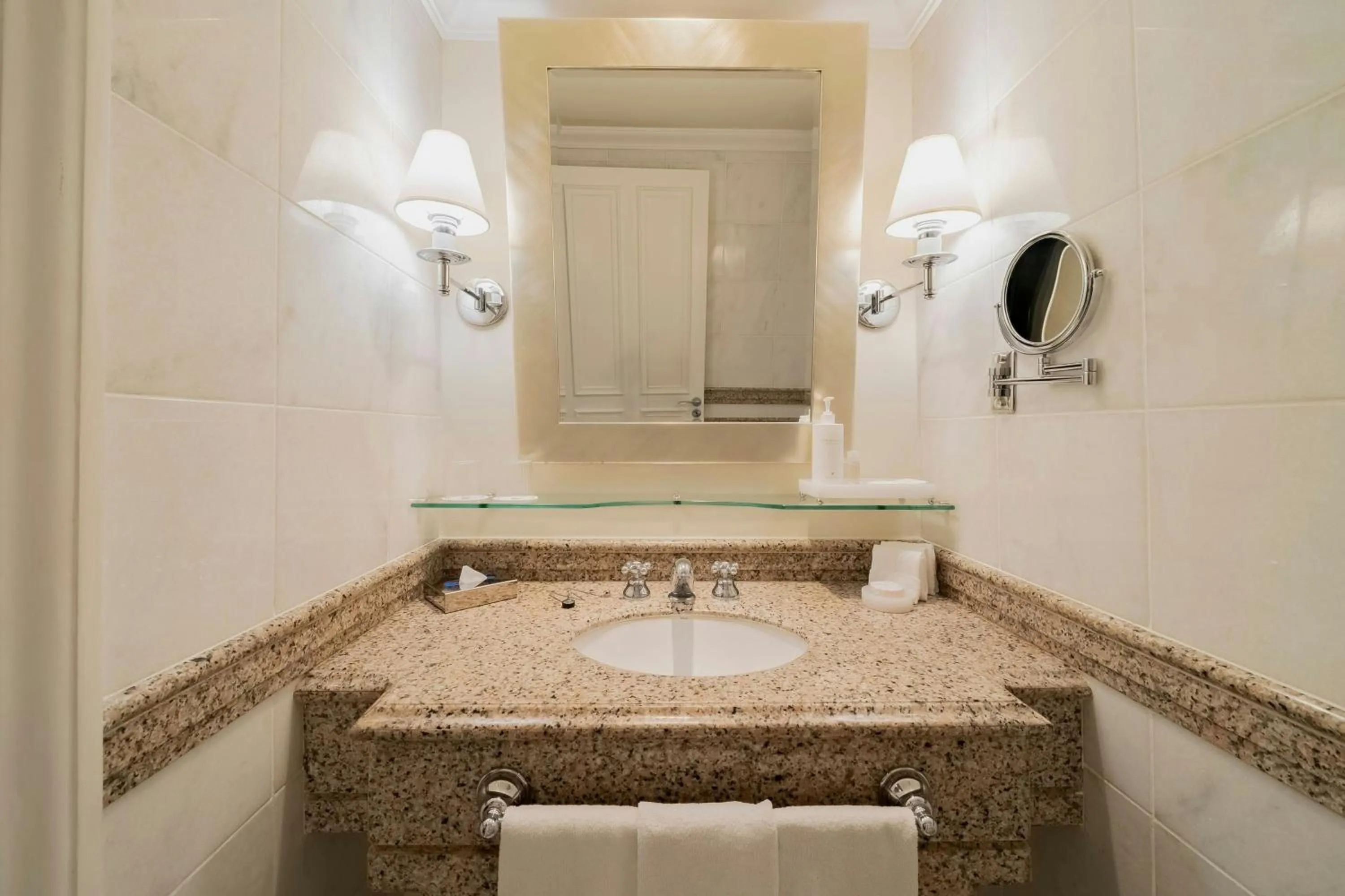 Photo of the whole room in JW Marriott Rio de Janeiro