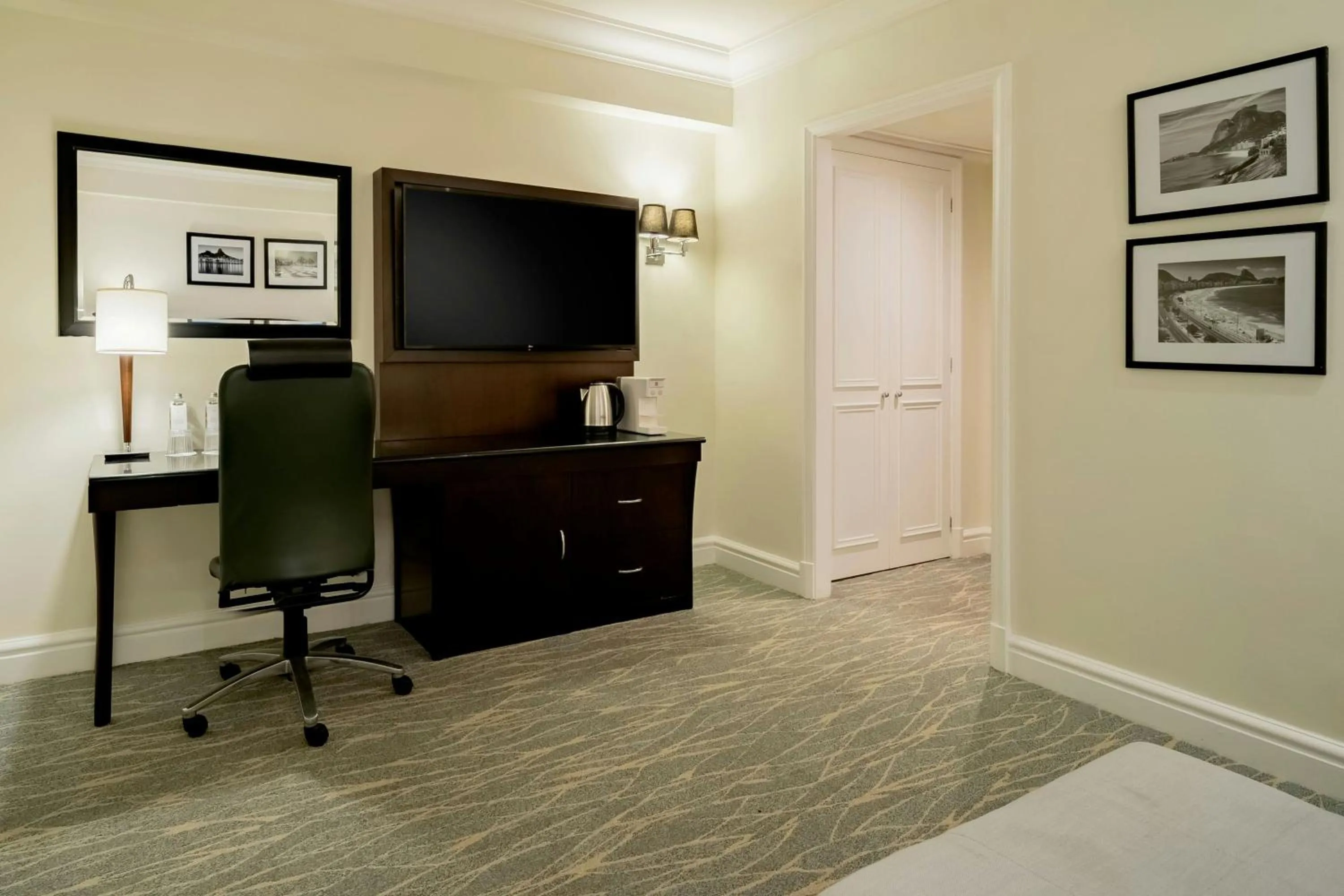 Photo of the whole room in JW Marriott Rio de Janeiro