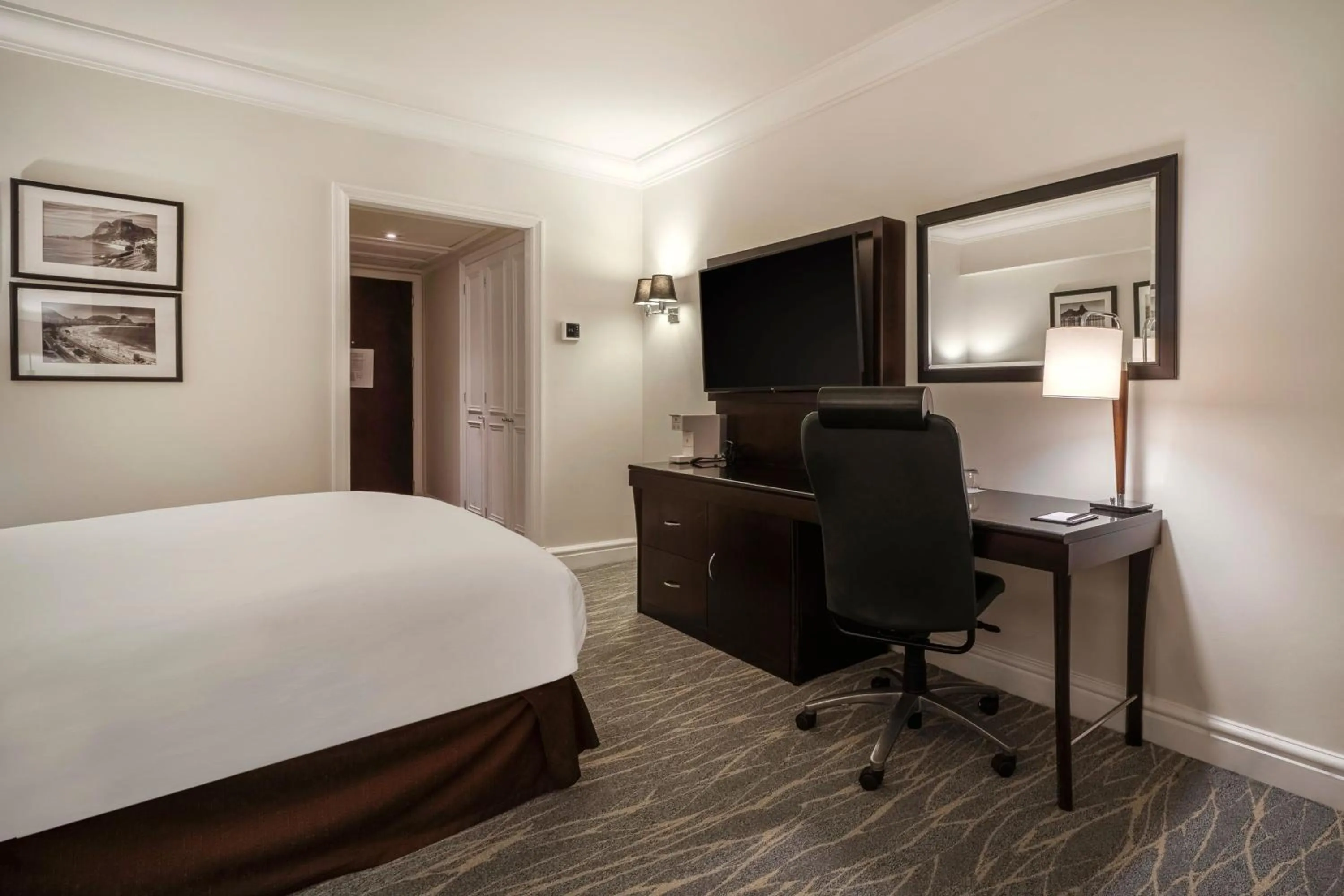 Photo of the whole room, Bed in JW Marriott Rio de Janeiro