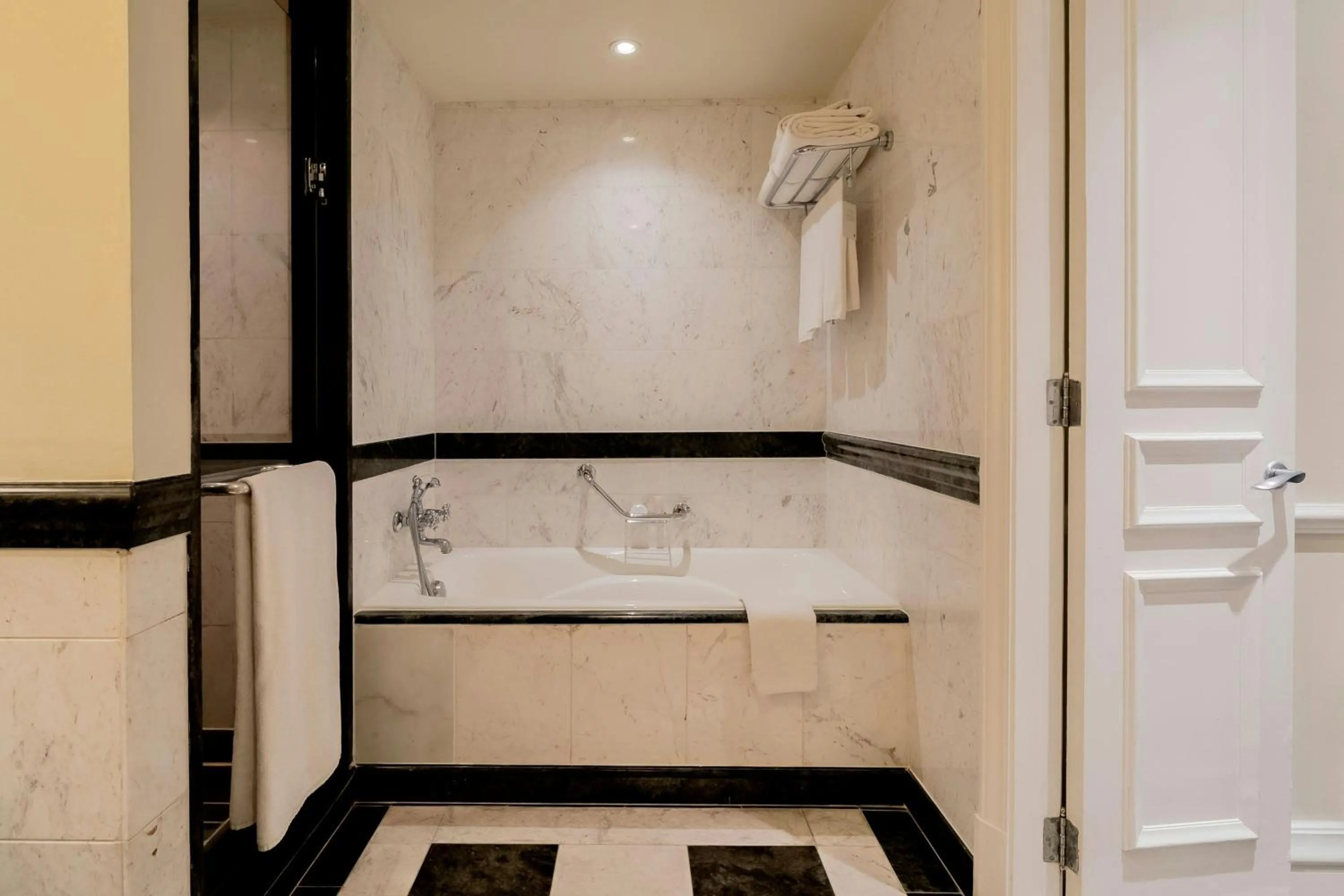 Photo of the whole room in JW Marriott Rio de Janeiro