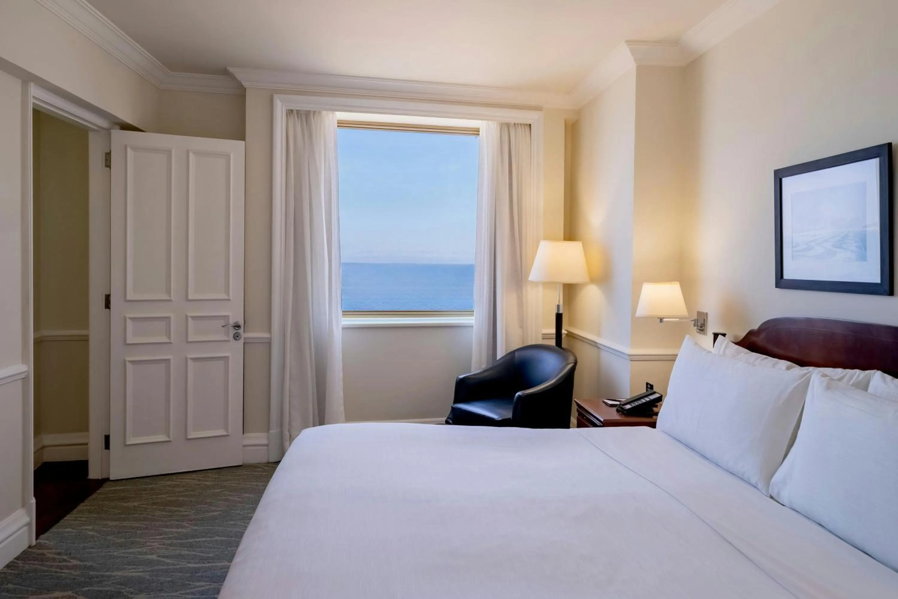 Photo of the whole room, Bed in JW Marriott Rio de Janeiro