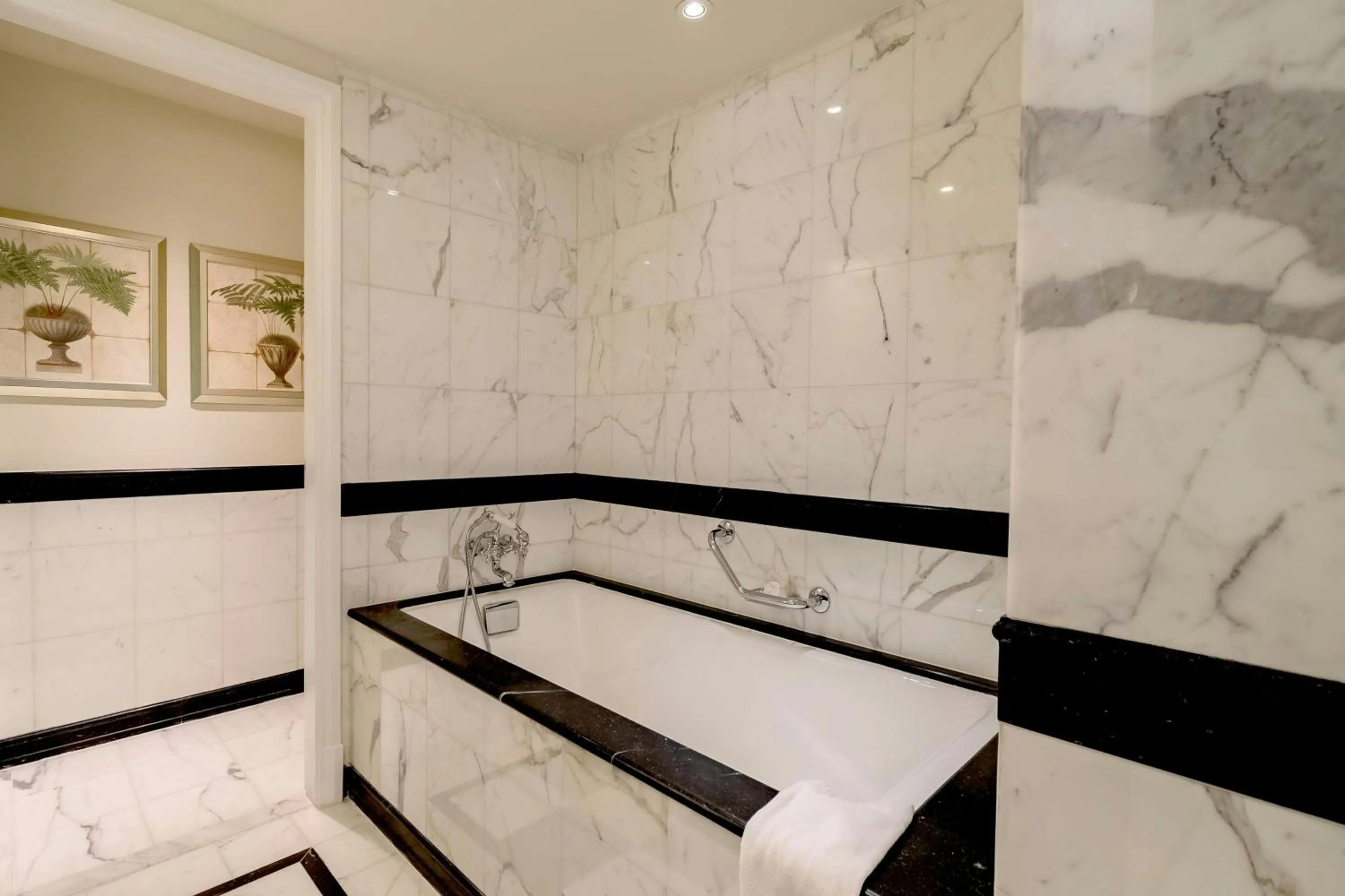 Photo of the whole room in JW Marriott Rio de Janeiro