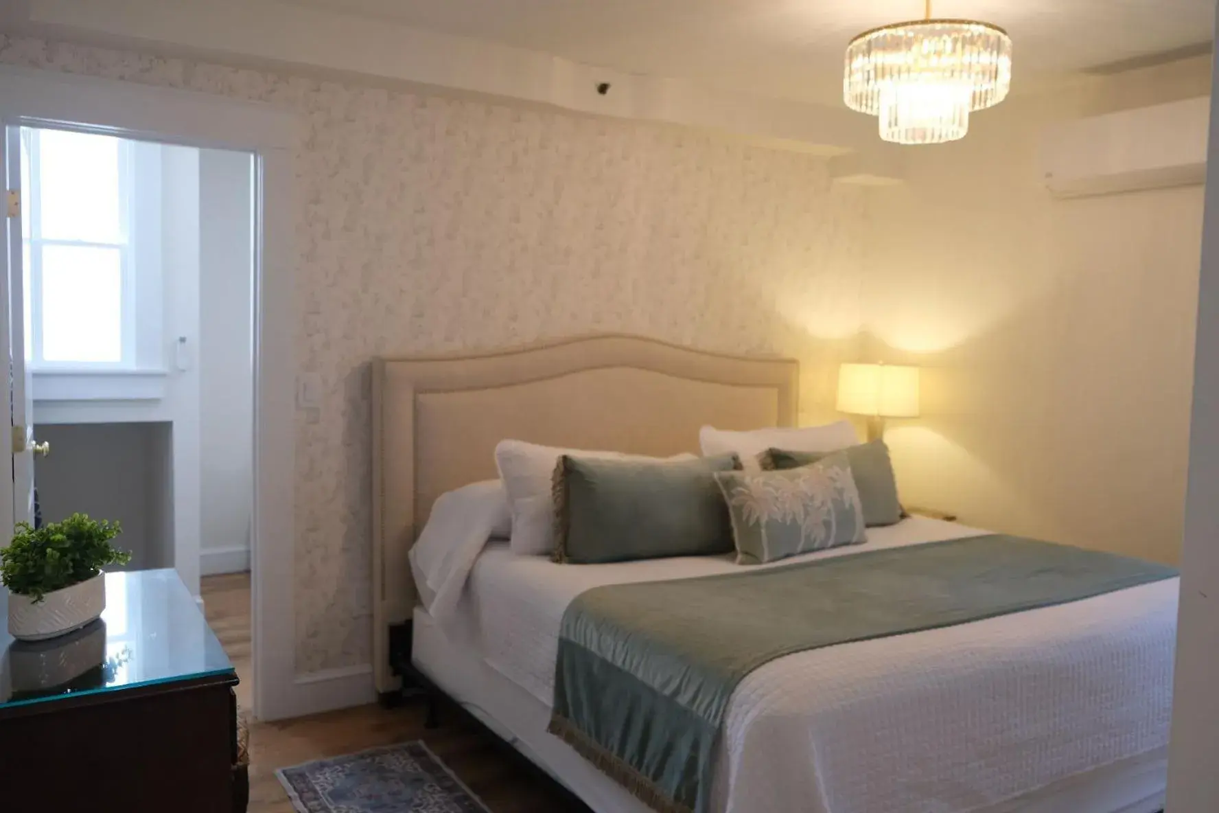 Bed in America's Cup Inn Newport Bed in America's Cup Inn Newport