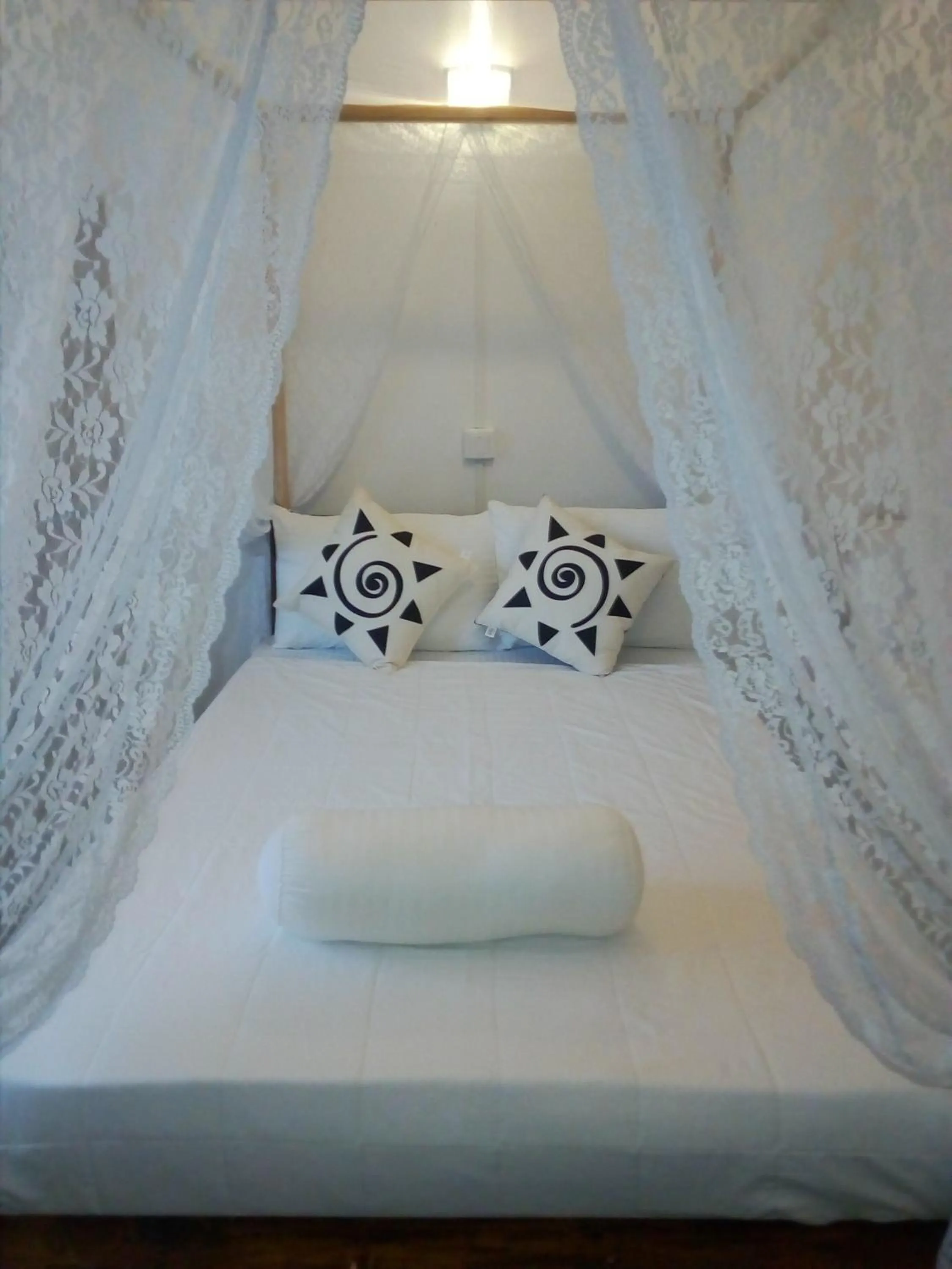 Bed in Zion White House