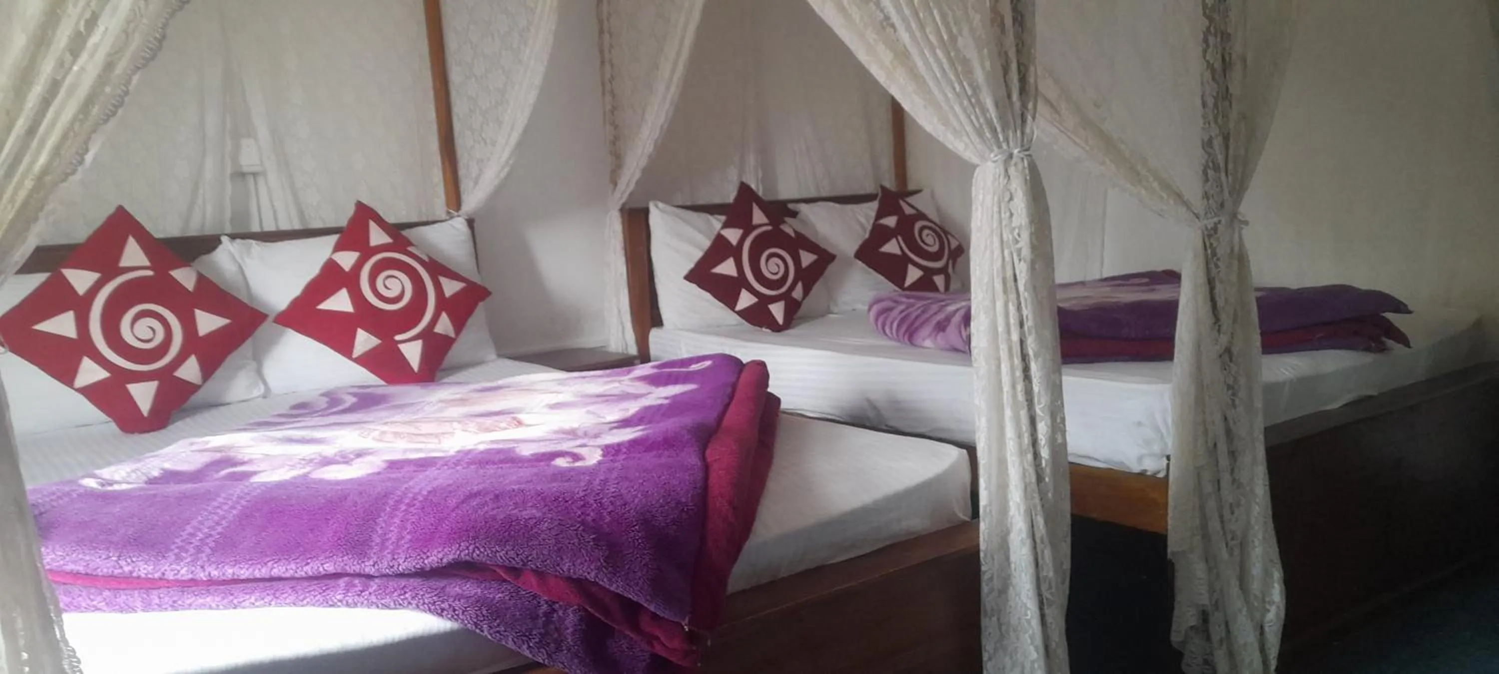 Bed in Zion White House